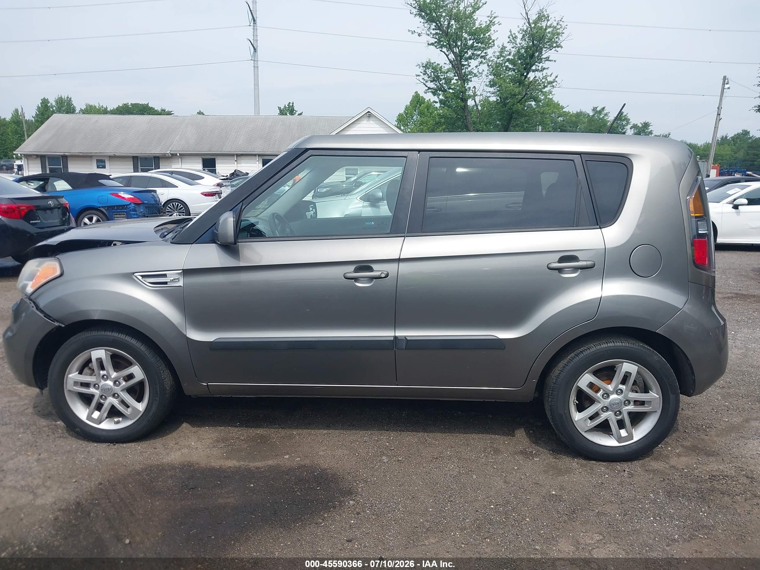 2011 Kia Soul + Серый vin: KNDJT2A22B7233170