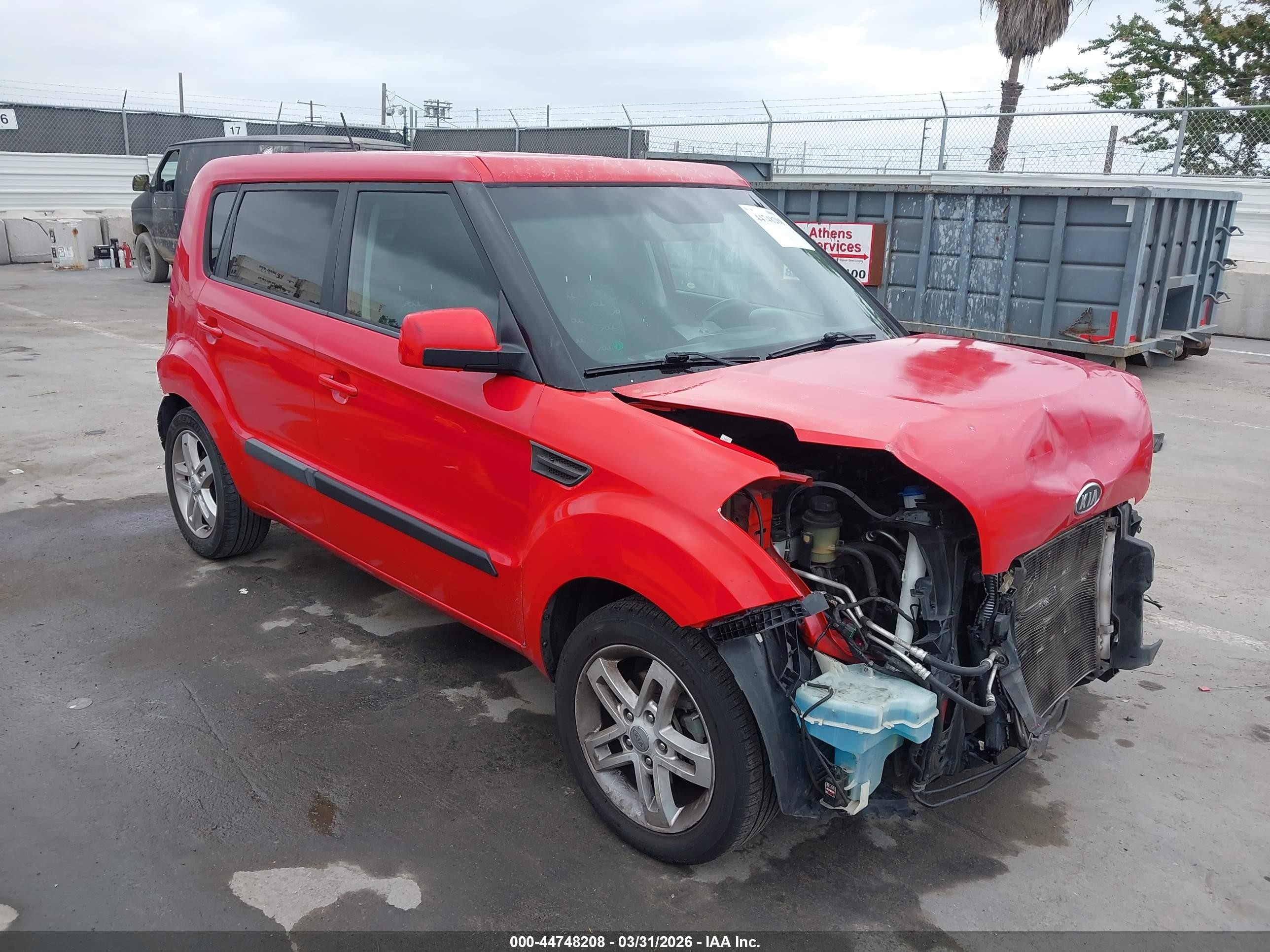 2011 Kia Soul + Red vin: KNDJT2A22B7234416