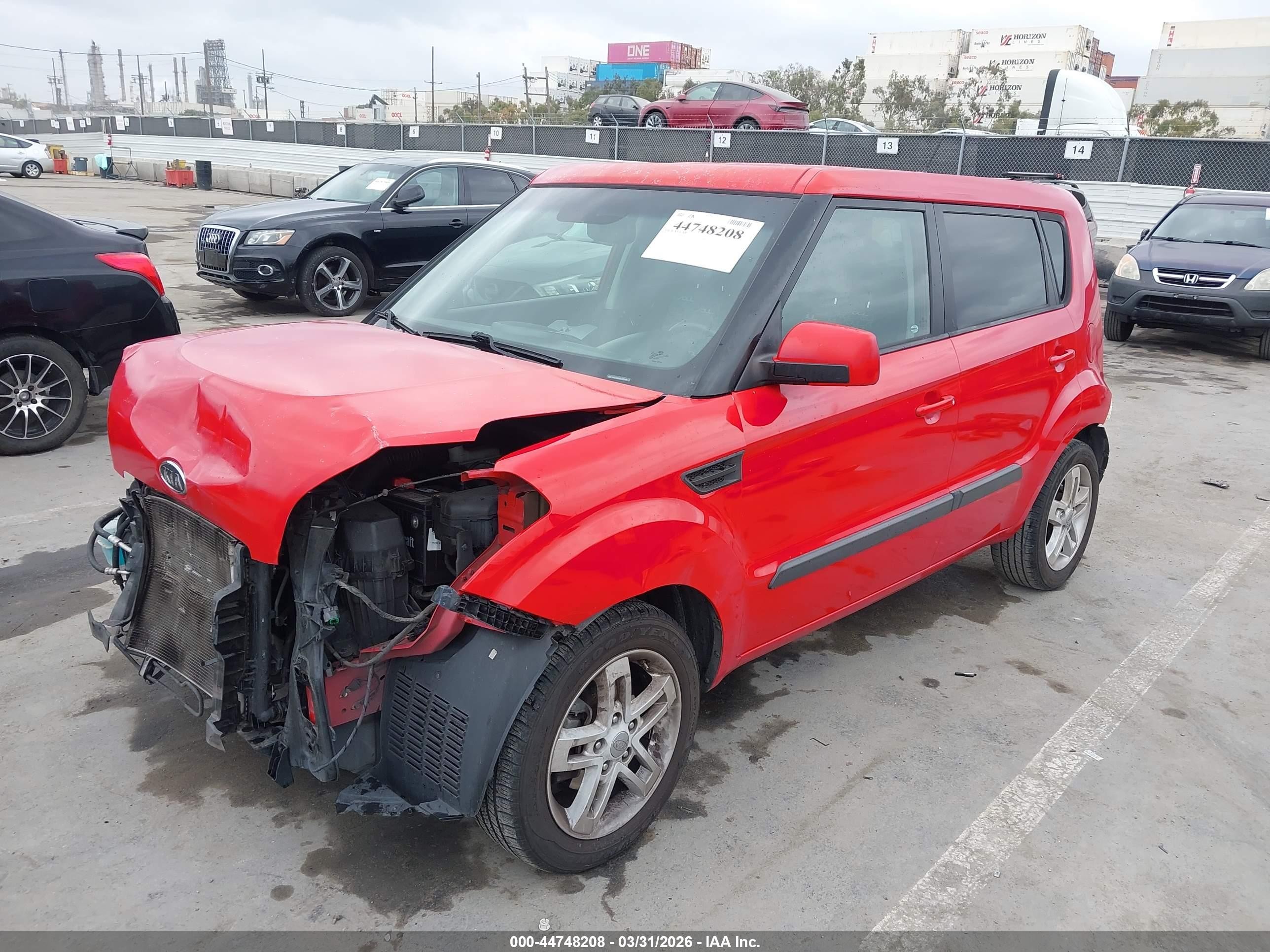 2011 Kia Soul + Red vin: KNDJT2A22B7234416