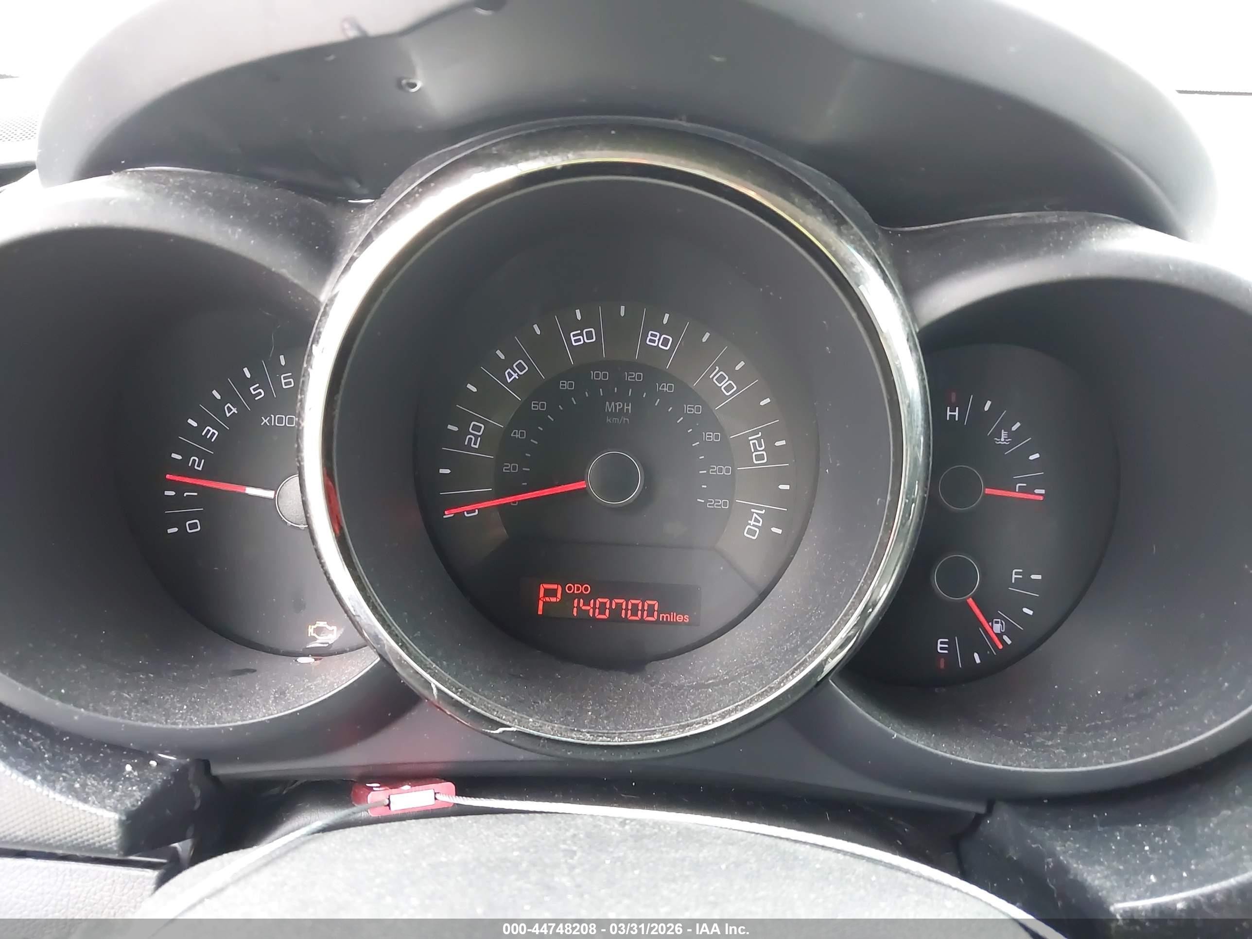 2011 Kia Soul + Red vin: KNDJT2A22B7234416