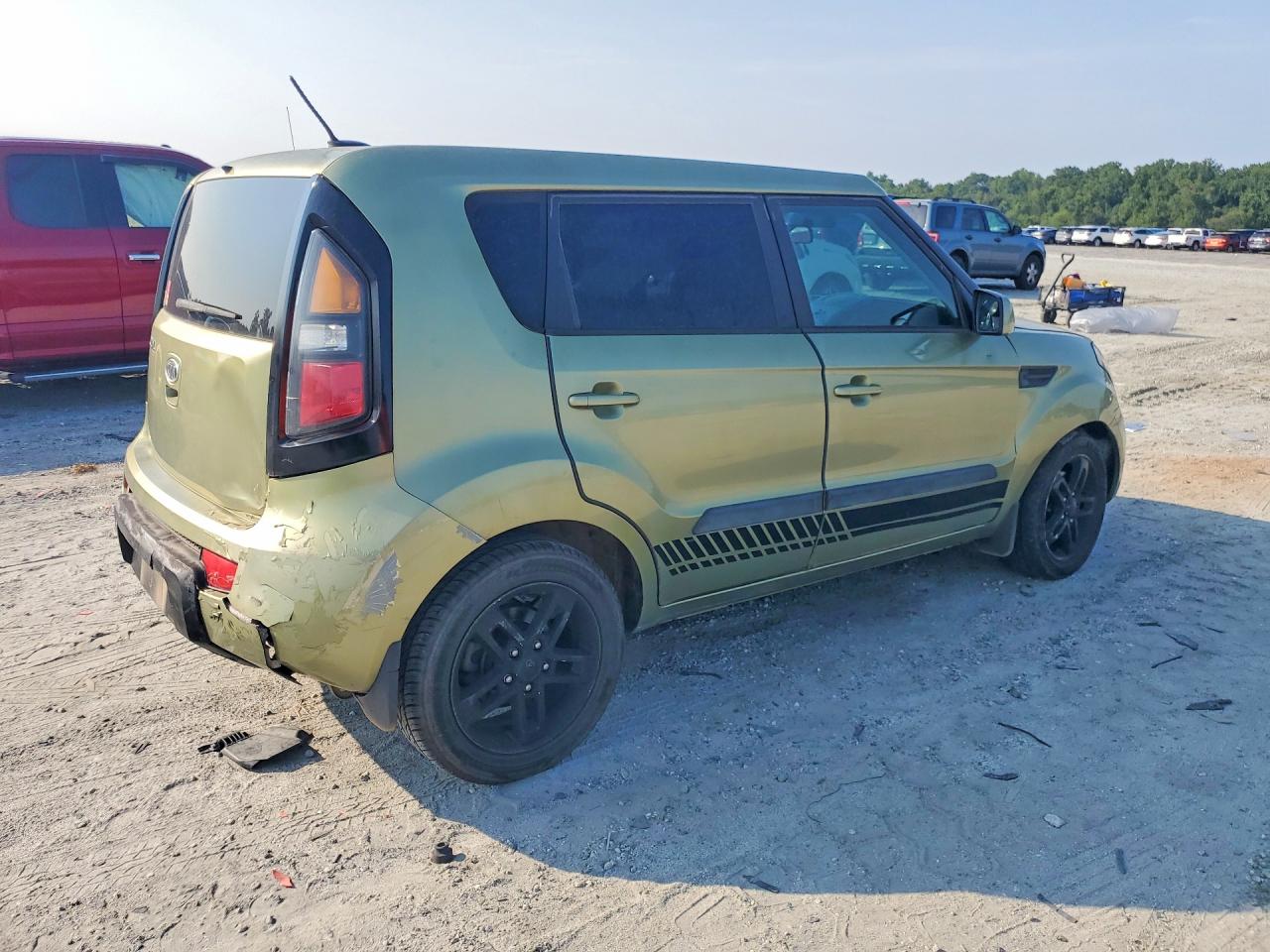 2011 Kia Soul + Green vin: KNDJT2A22B7260076