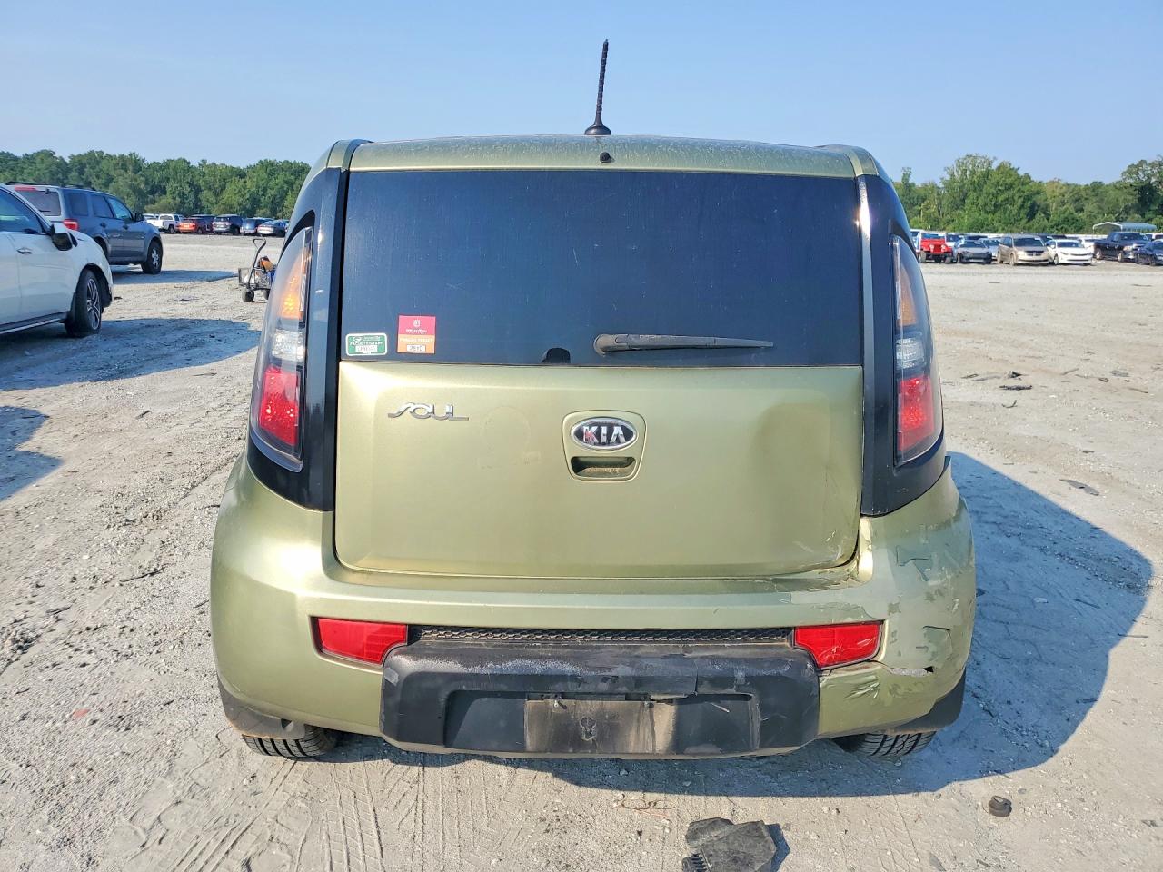 2011 Kia Soul + Green vin: KNDJT2A22B7260076