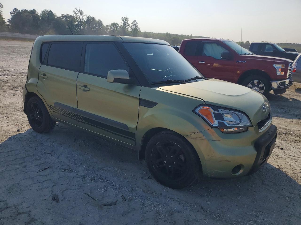2011 Kia Soul + Green vin: KNDJT2A22B7260076