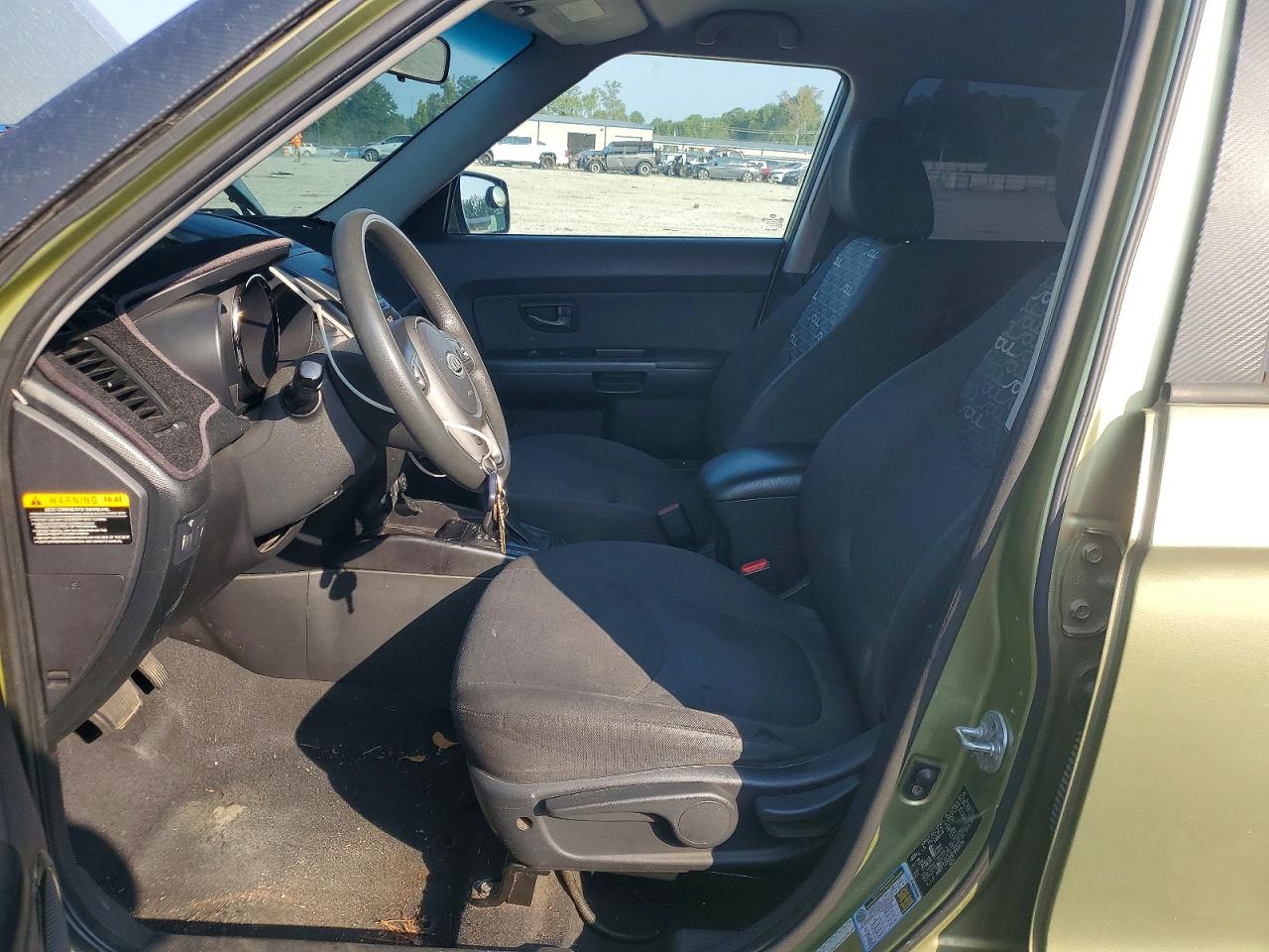 2011 Kia Soul + Green vin: KNDJT2A22B7260076