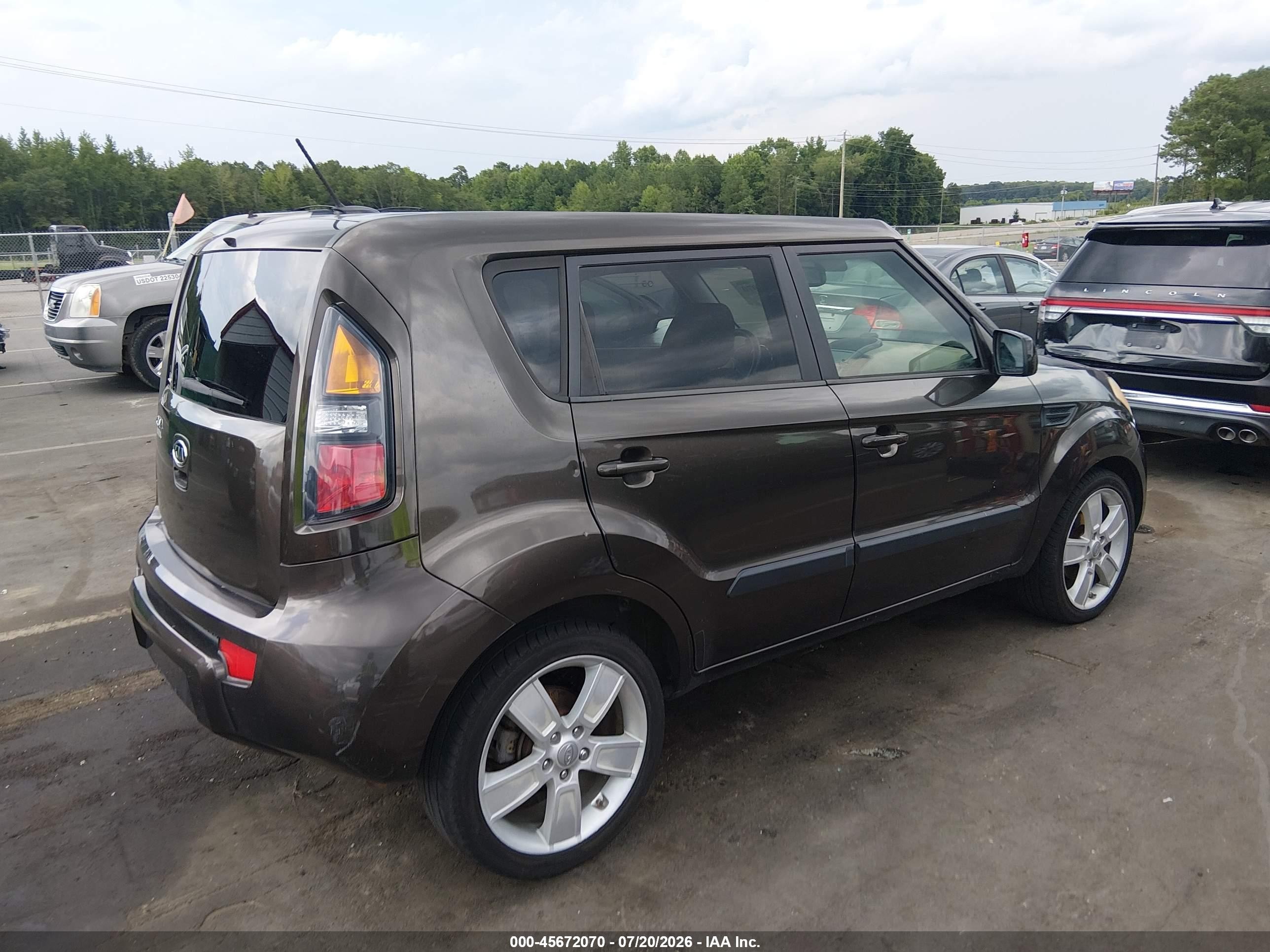 2011 Kia Soul ! Pewter vin: KNDJT2A22B7281073