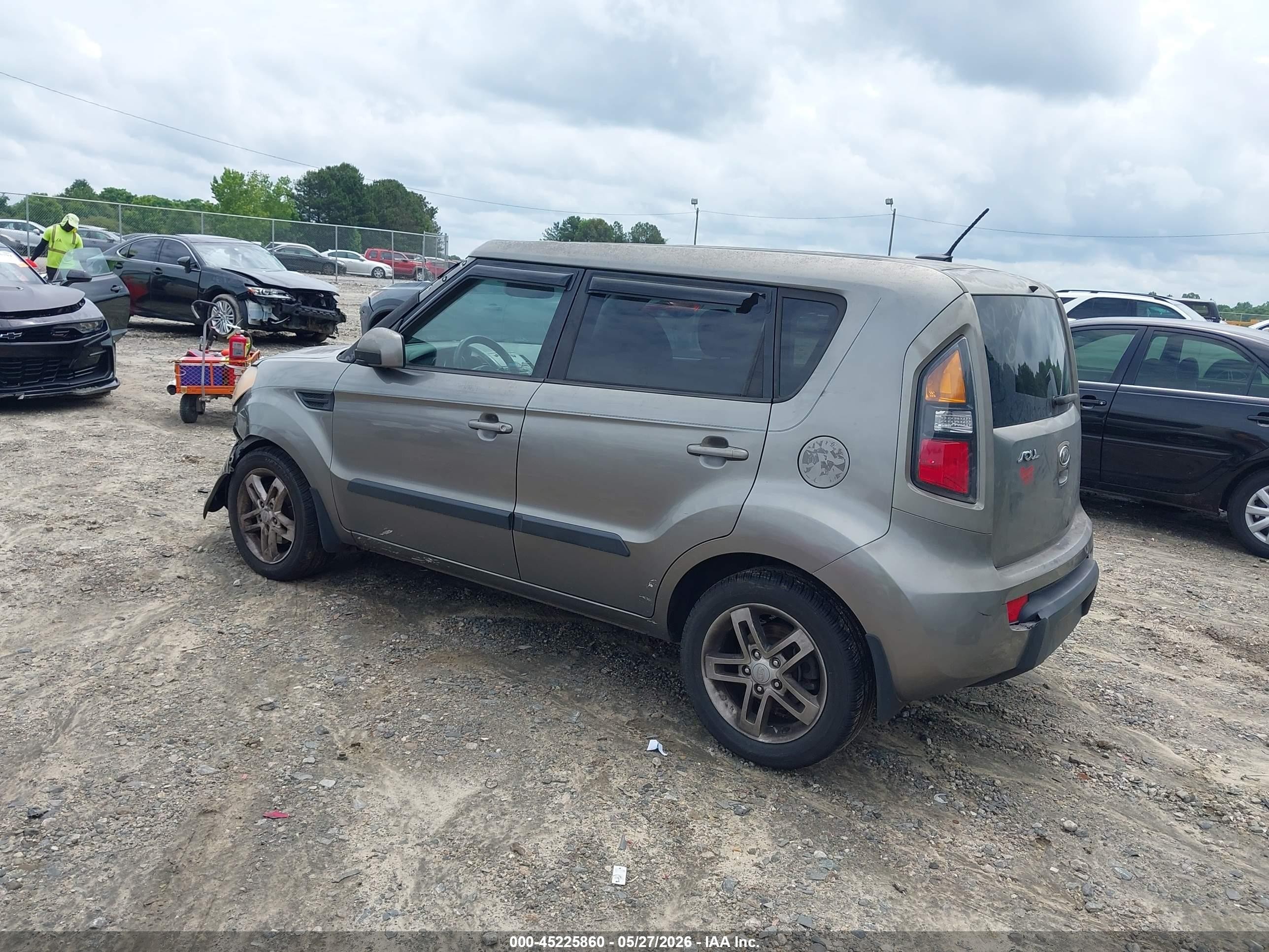 2011 Kia Soul + Gray vin: KNDJT2A22B7302178