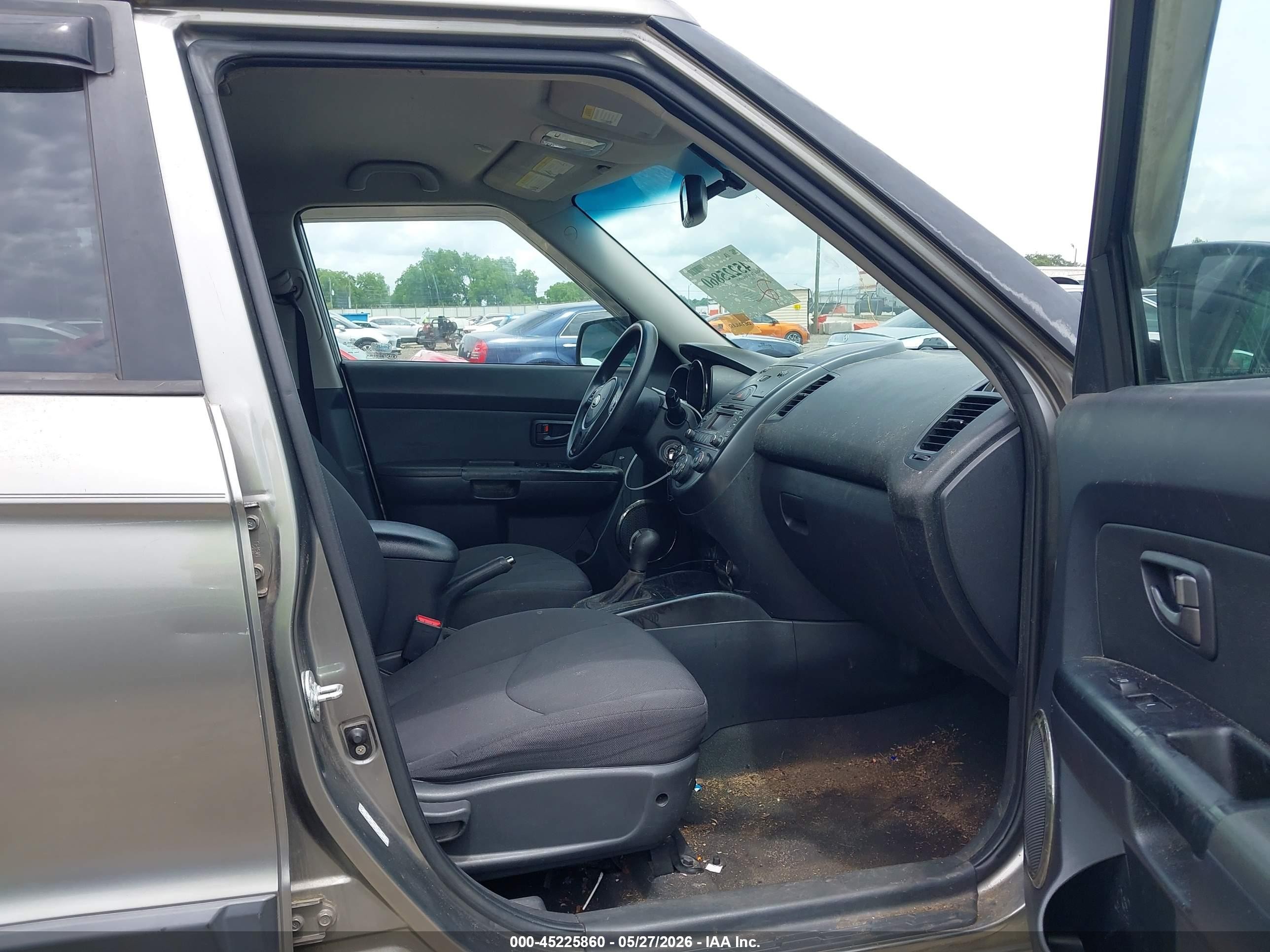 2011 Kia Soul + Gray vin: KNDJT2A22B7302178