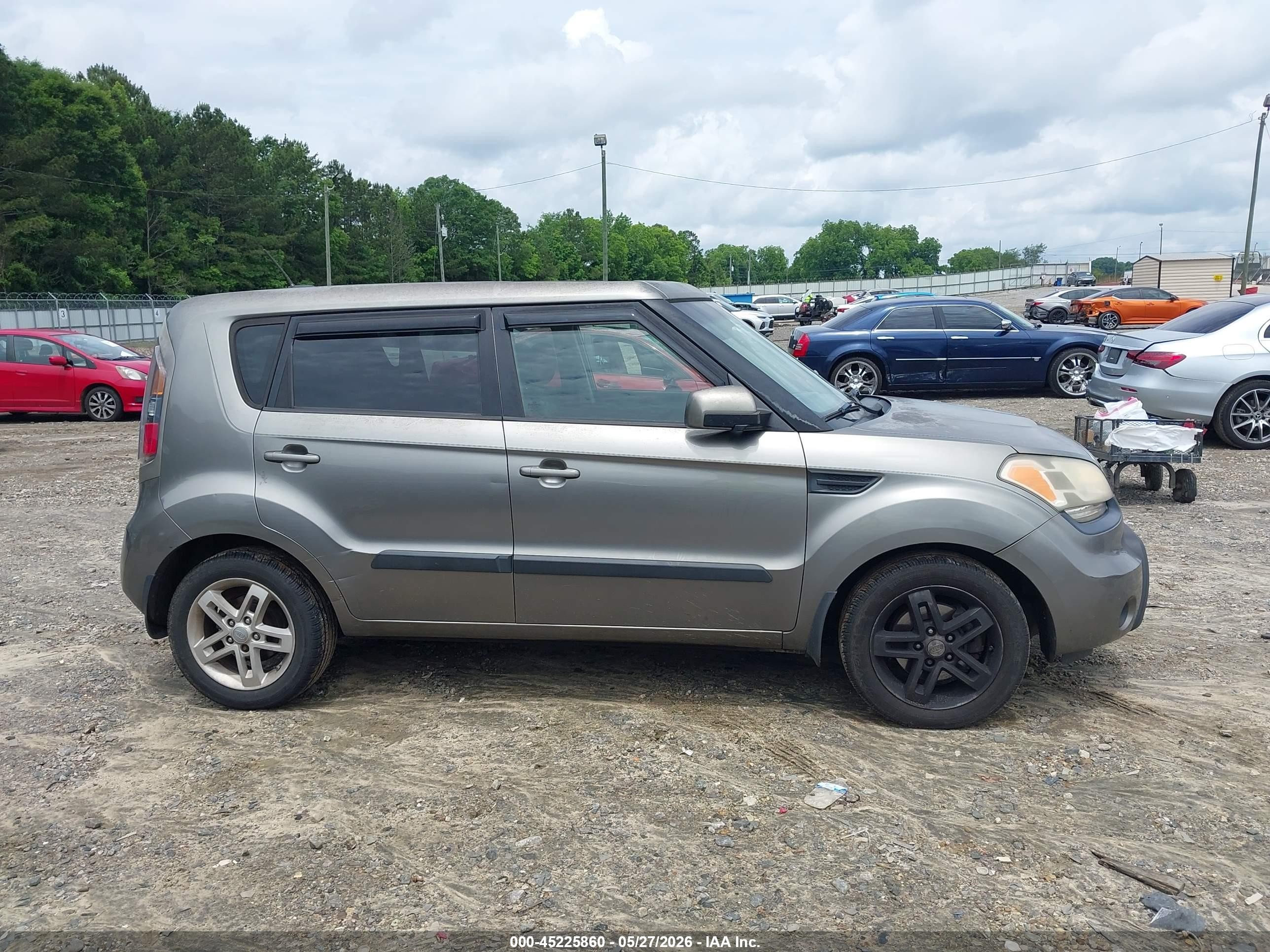 2011 Kia Soul + Gray vin: KNDJT2A22B7302178