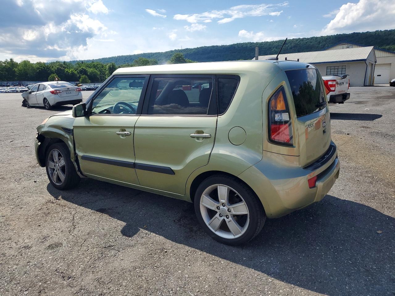 2011 Kia Soul ! Green vin: KNDJT2A22B7327419