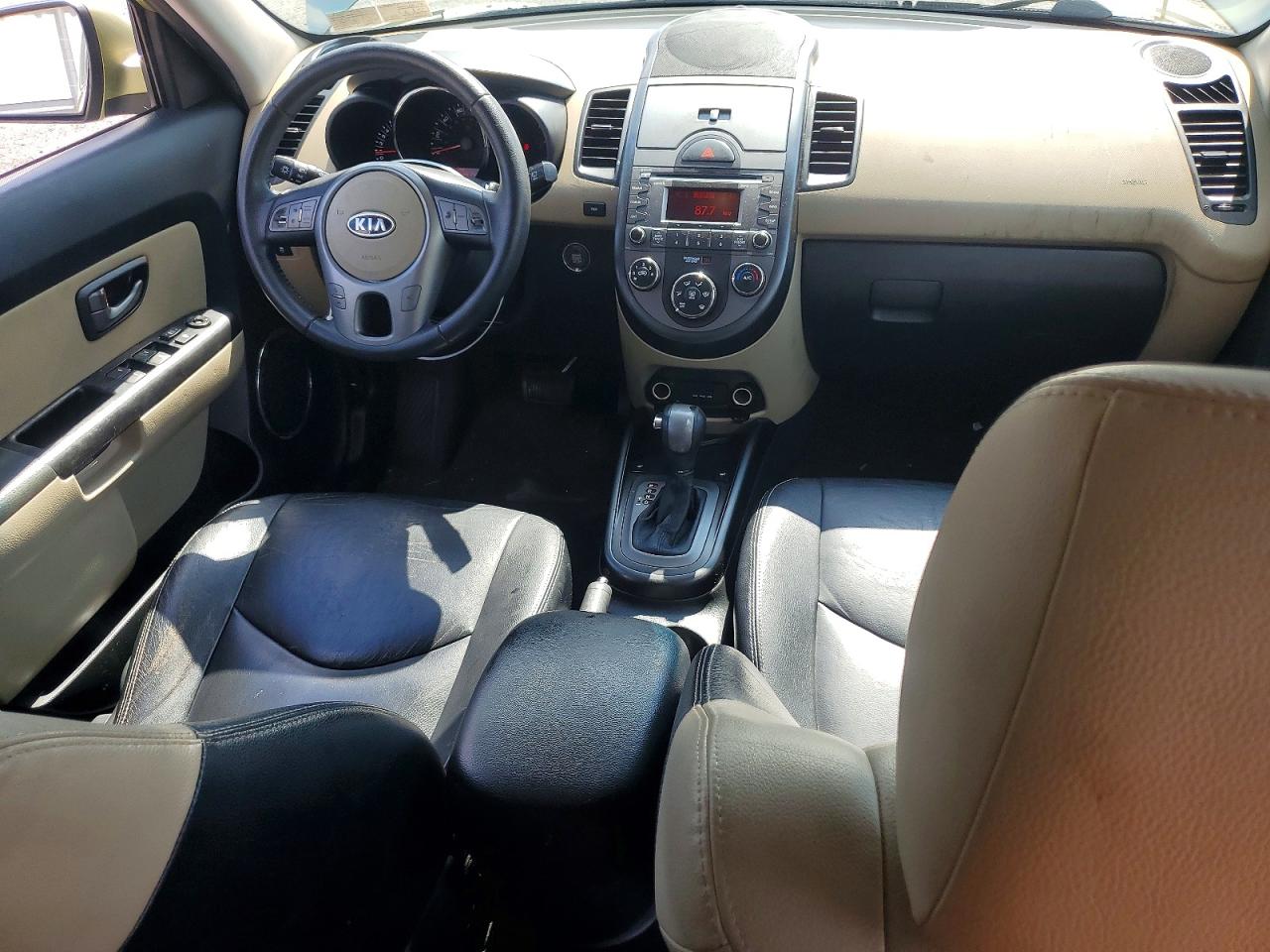 2011 Kia Soul ! Green vin: KNDJT2A22B7327419