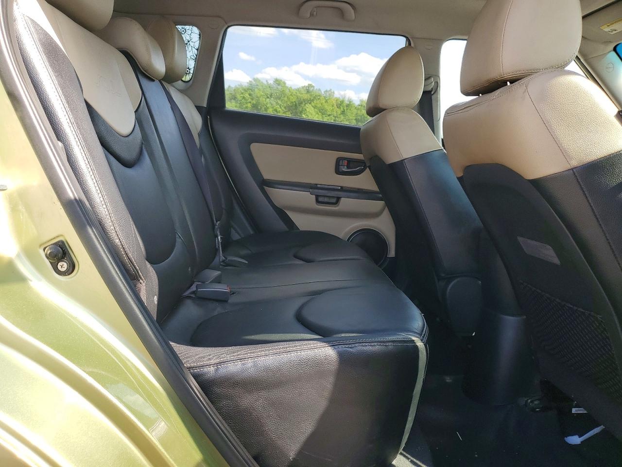 2011 Kia Soul ! Green vin: KNDJT2A22B7327419