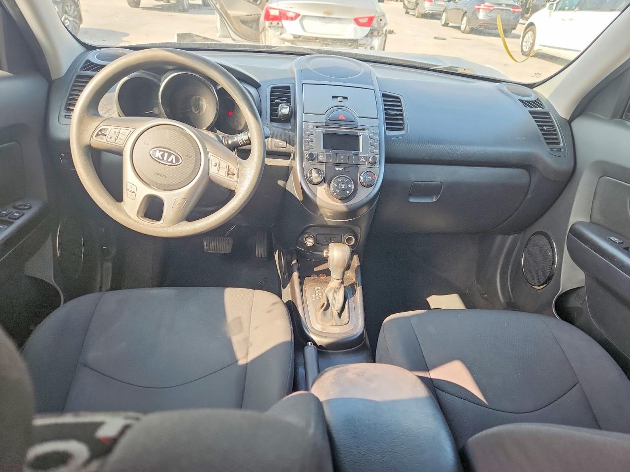 2011 Kia Soul + Black vin: KNDJT2A22B7328960