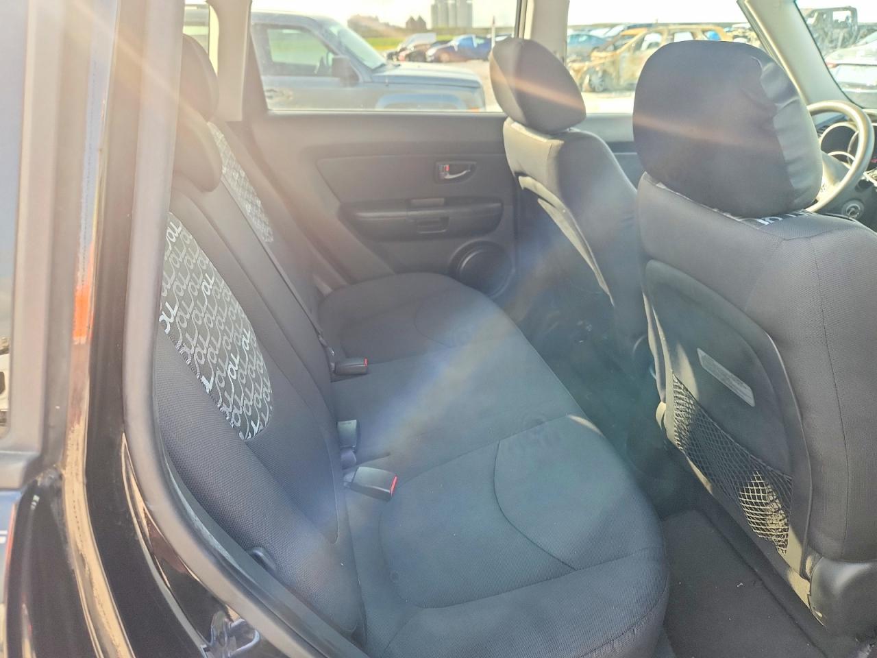 2011 Kia Soul + Black vin: KNDJT2A22B7328960