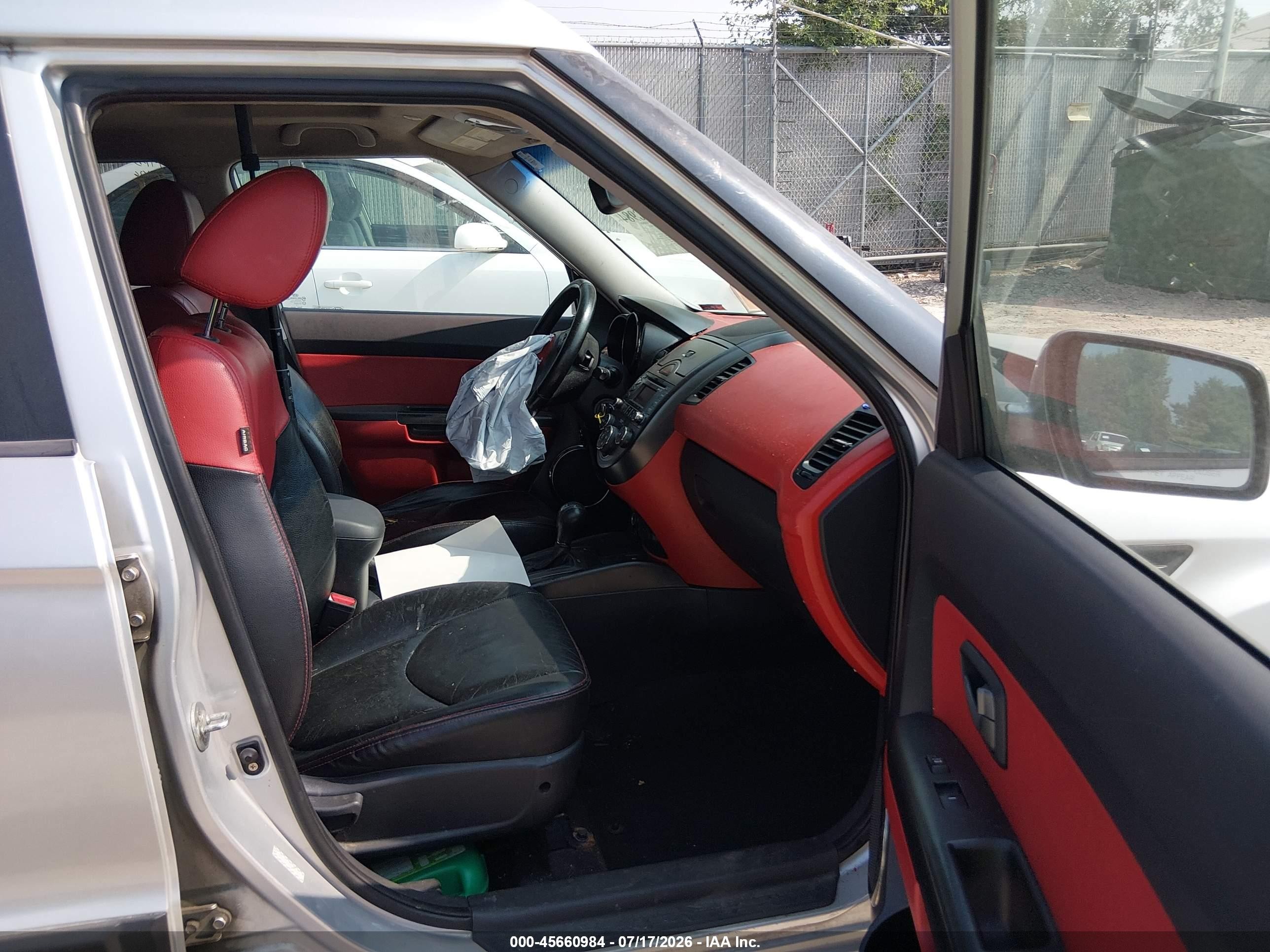 2011 Kia Soul Sport Silver vin: KNDJT2A22B7705979
