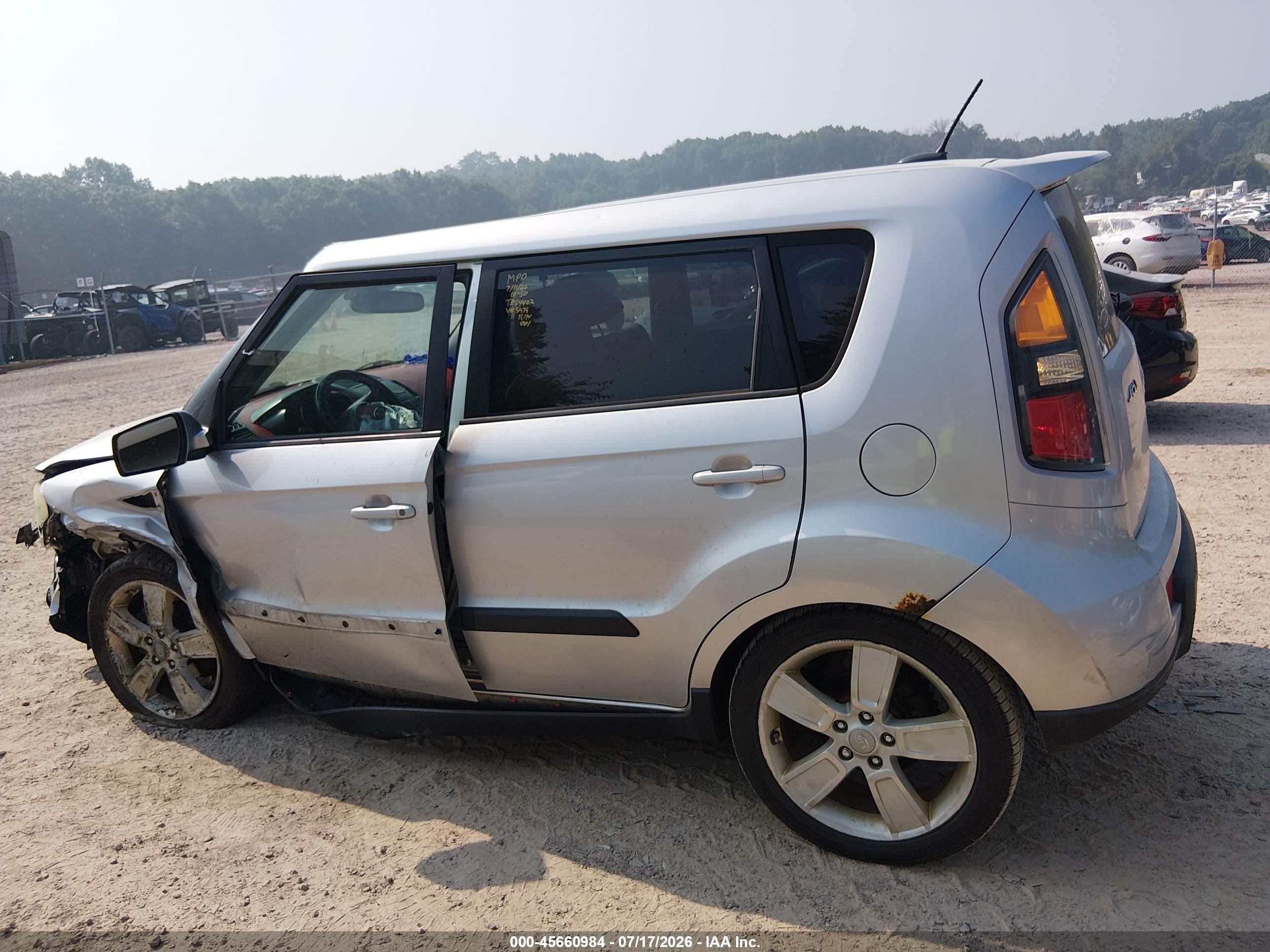 2011 Kia Soul Sport Silver vin: KNDJT2A22B7705979