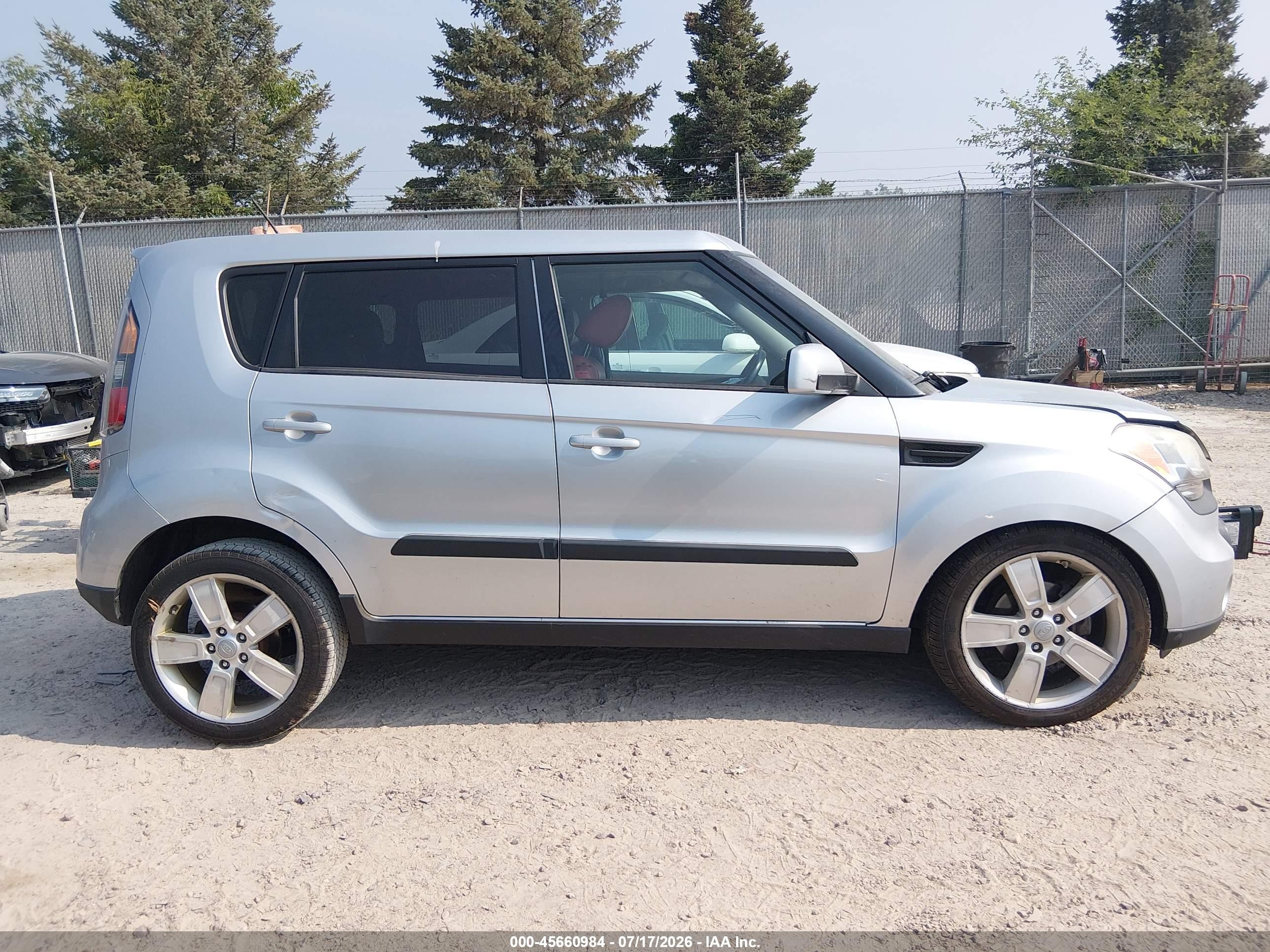 2011 Kia Soul Sport Silver vin: KNDJT2A22B7705979