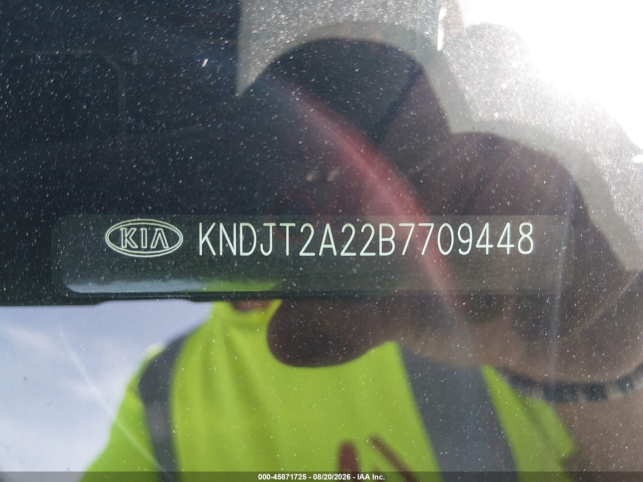 2011 Kia Soul + White vin: KNDJT2A22B7709448