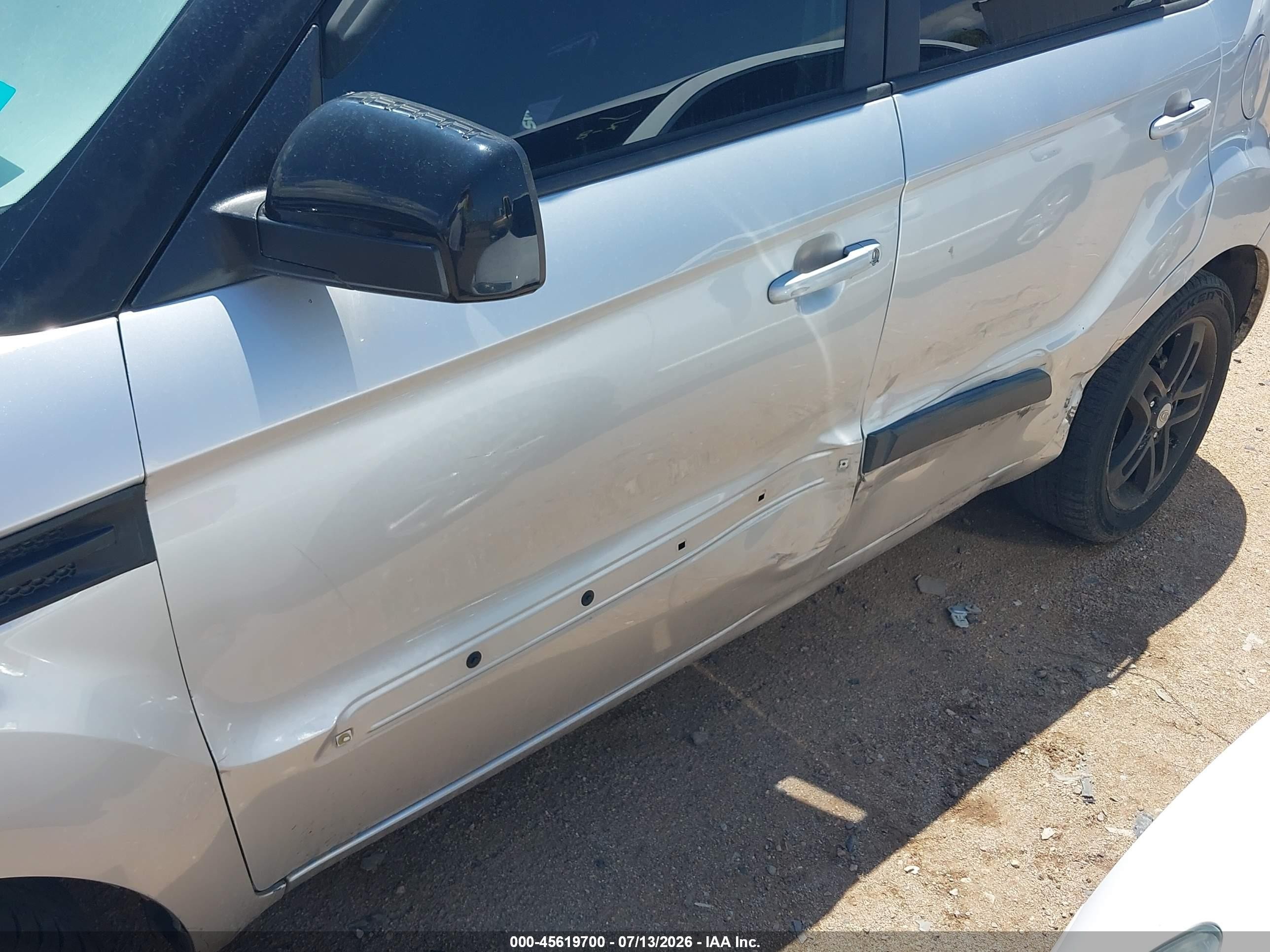 2011 Kia Soul + Silver vin: KNDJT2A22B7721986