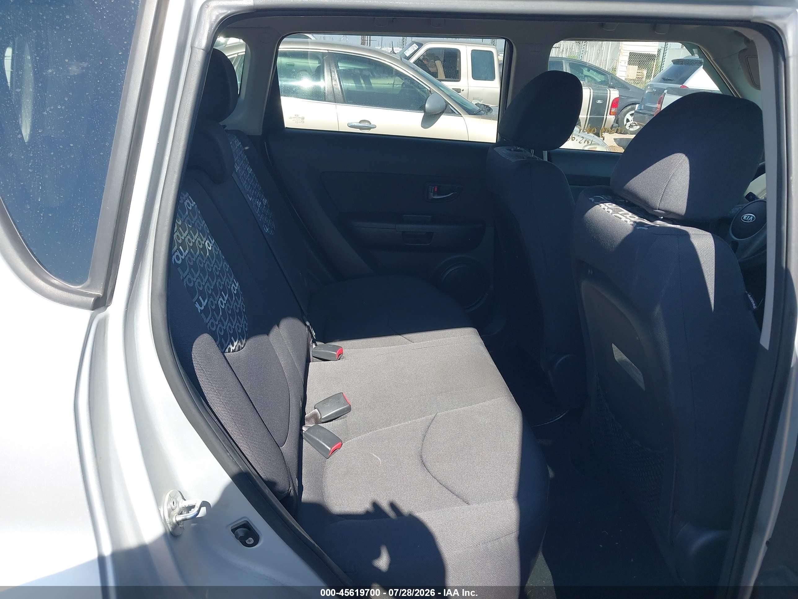 2011 Kia Soul + Silver vin: KNDJT2A22B7721986