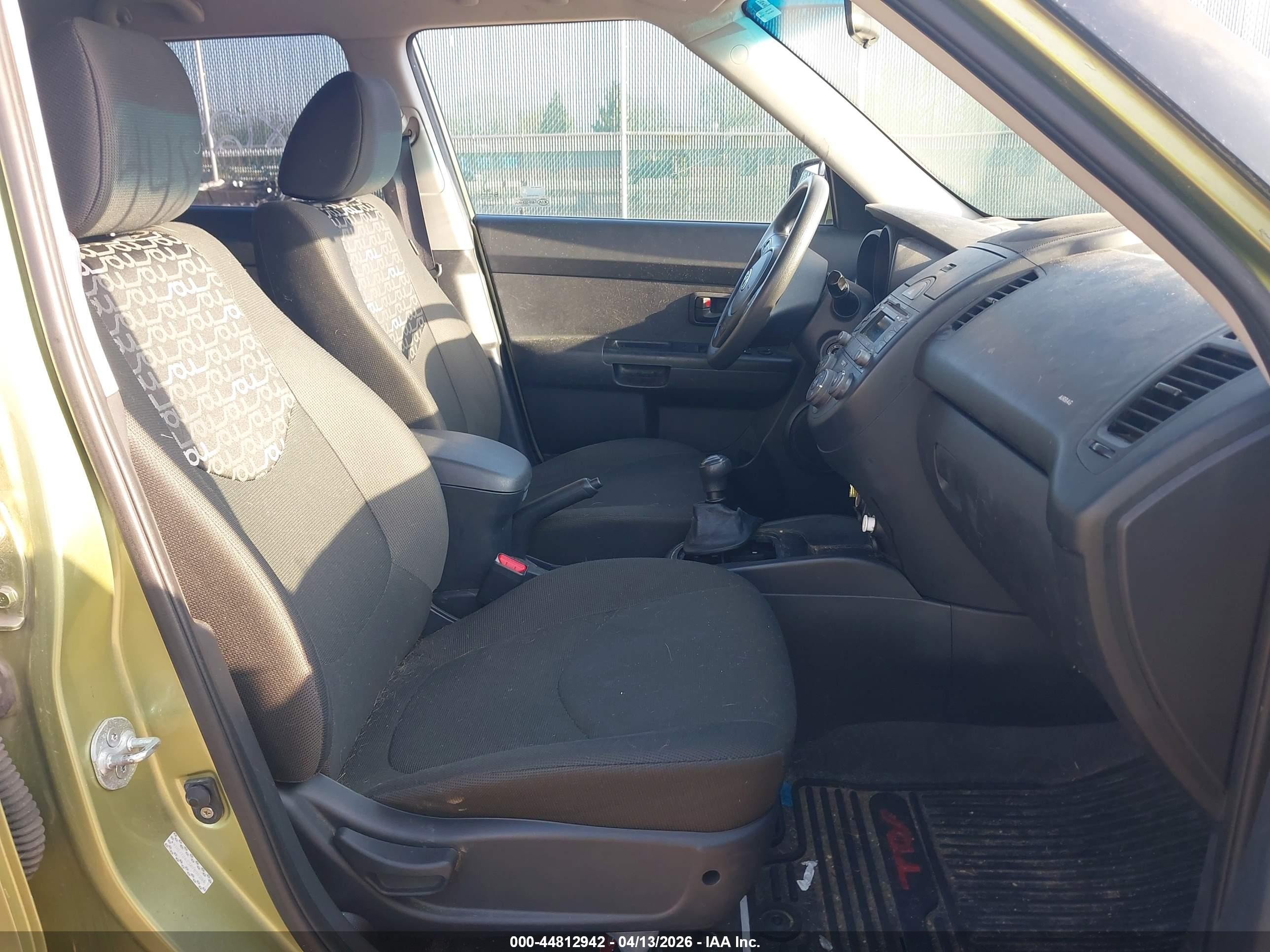 2010 Kia Soul + Green vin: KNDJT2A23A7032280