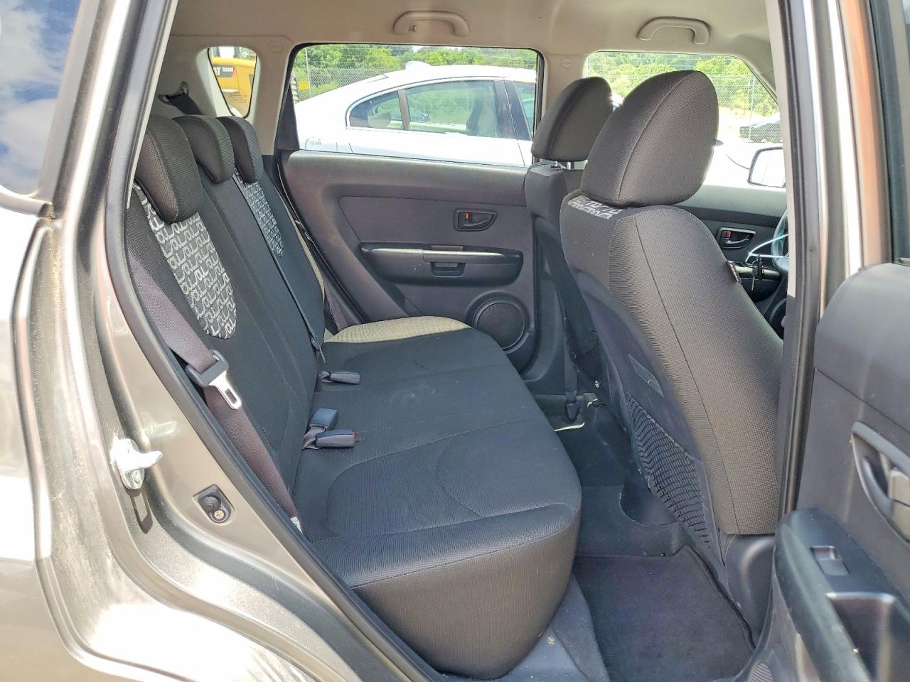 2010 Kia Soul + Silver vin: KNDJT2A23A7038807