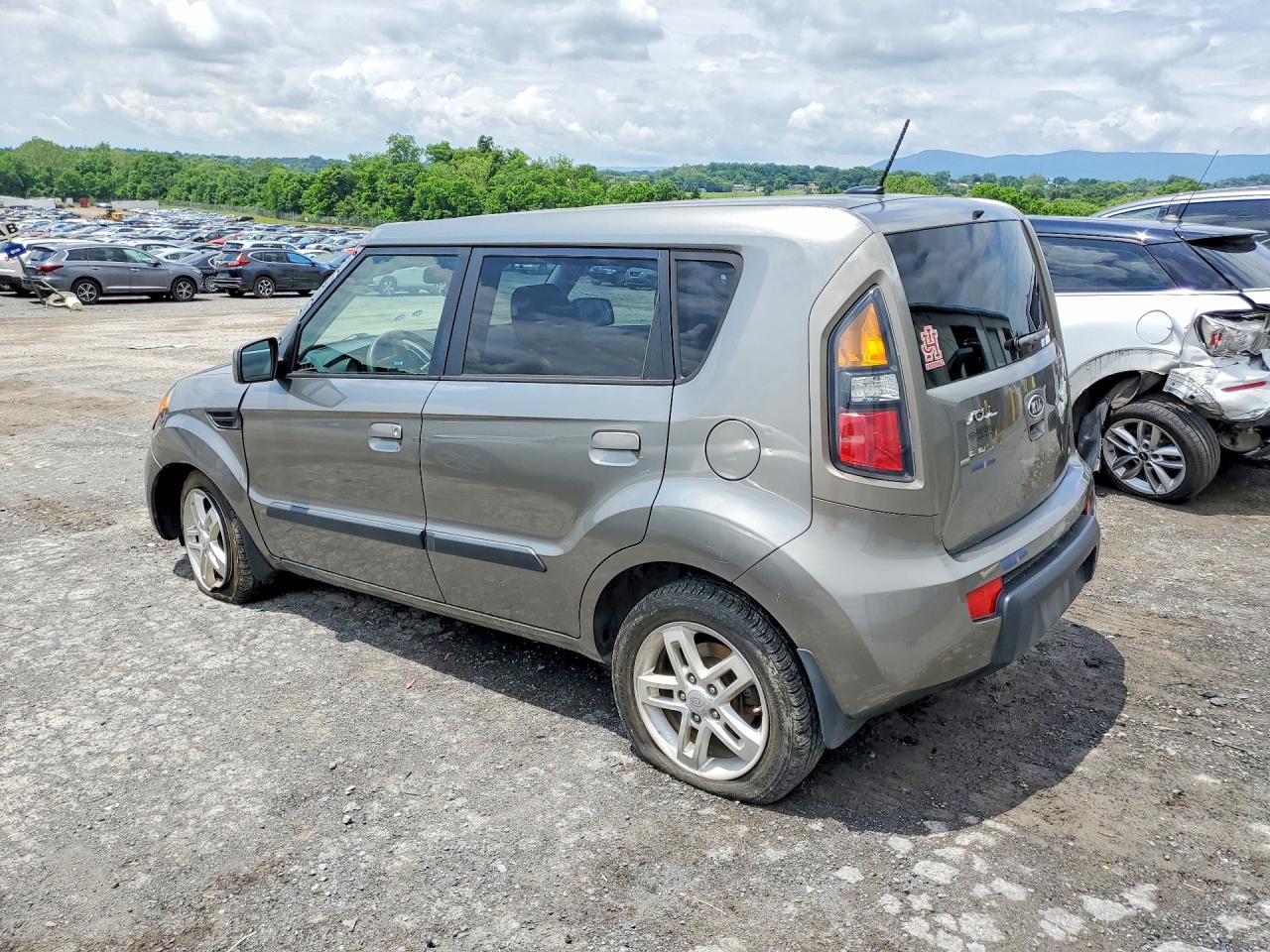 2010 Kia Soul + Silver vin: KNDJT2A23A7038807