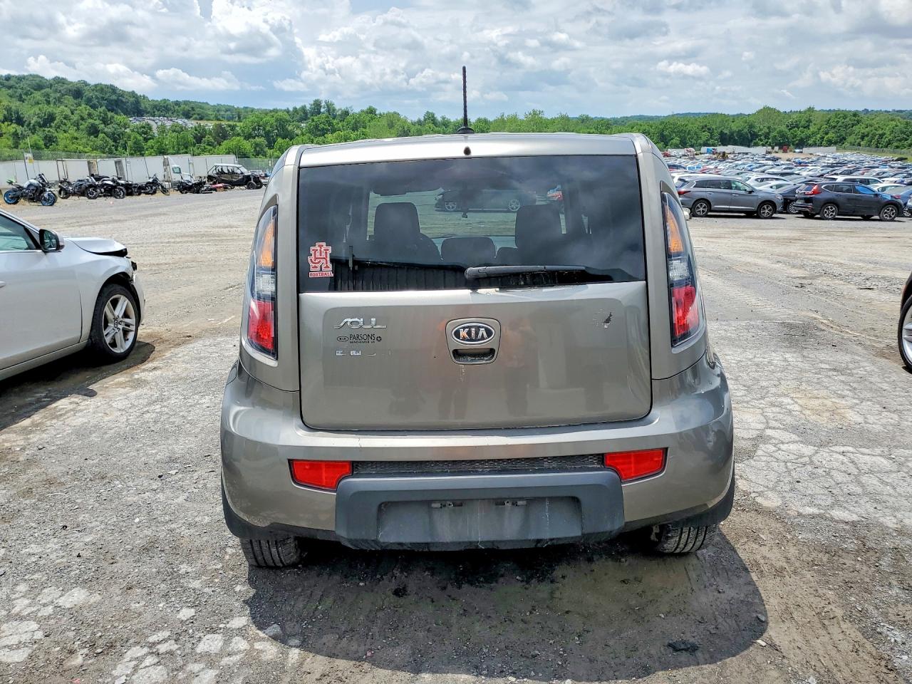 2010 Kia Soul + Silver vin: KNDJT2A23A7038807