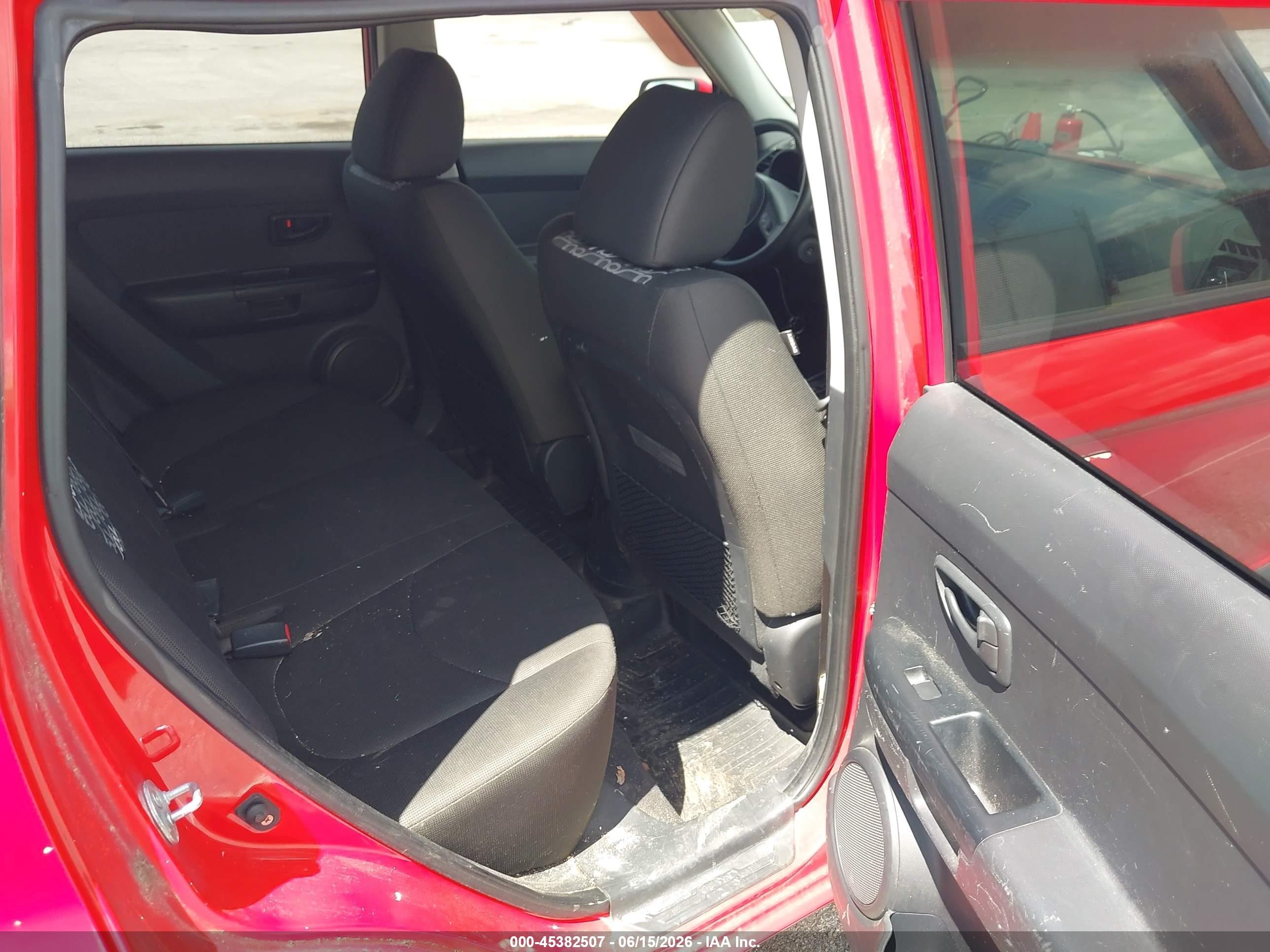 2010 Kia Soul + Красный vin: KNDJT2A23A7038984