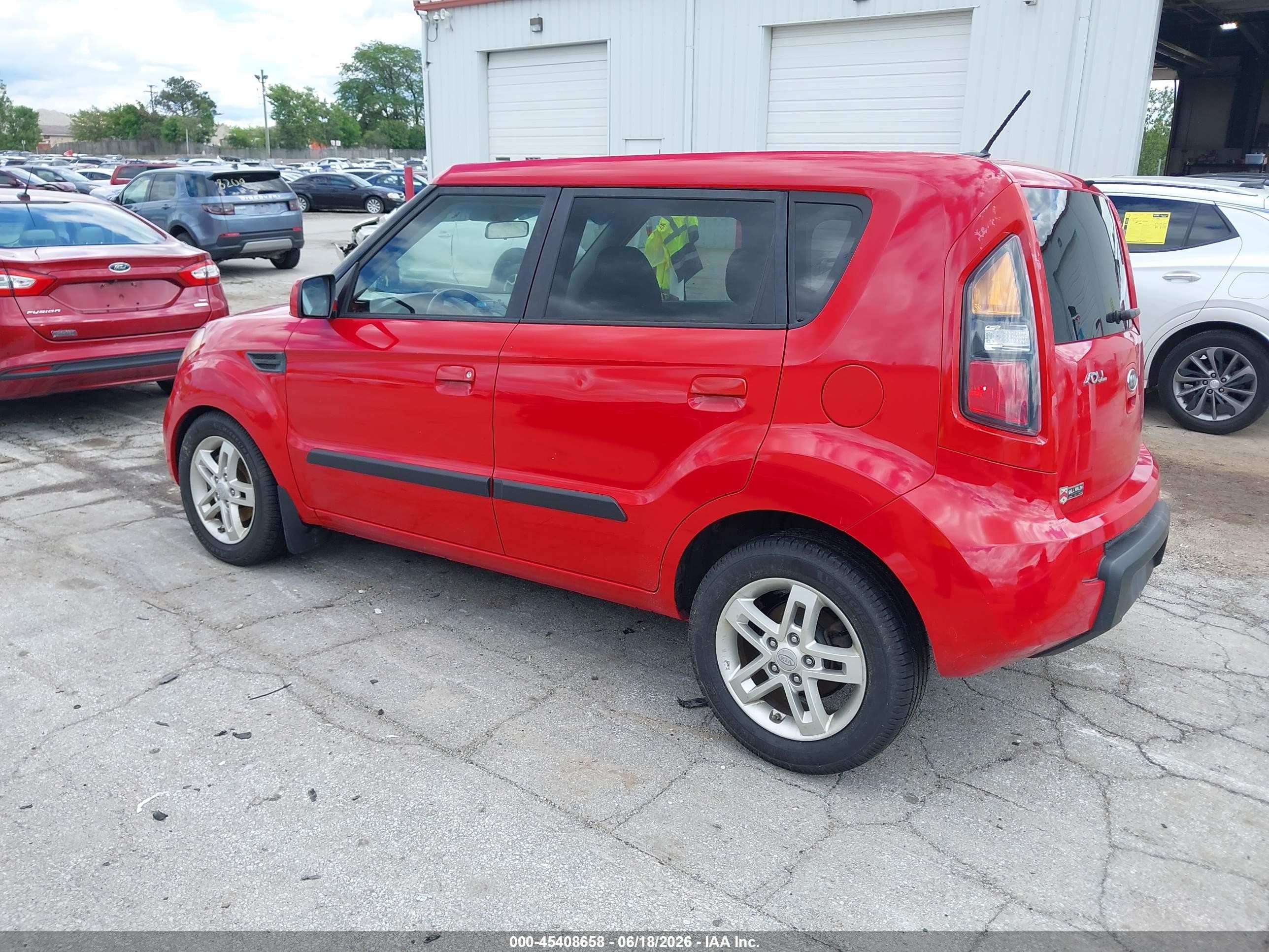 2010 Kia Soul + Red vin: KNDJT2A23A7039214