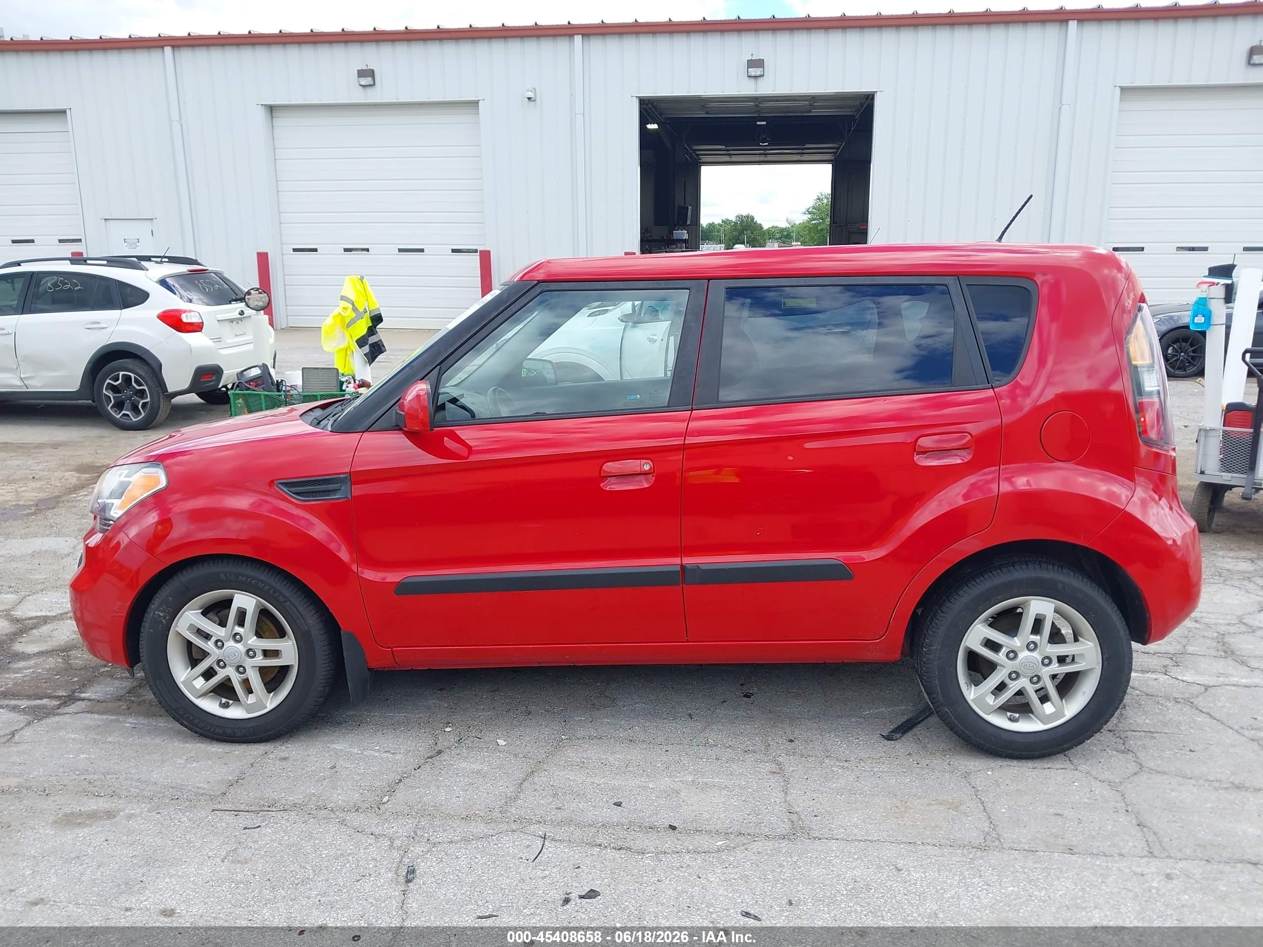 2010 Kia Soul + Red vin: KNDJT2A23A7039214