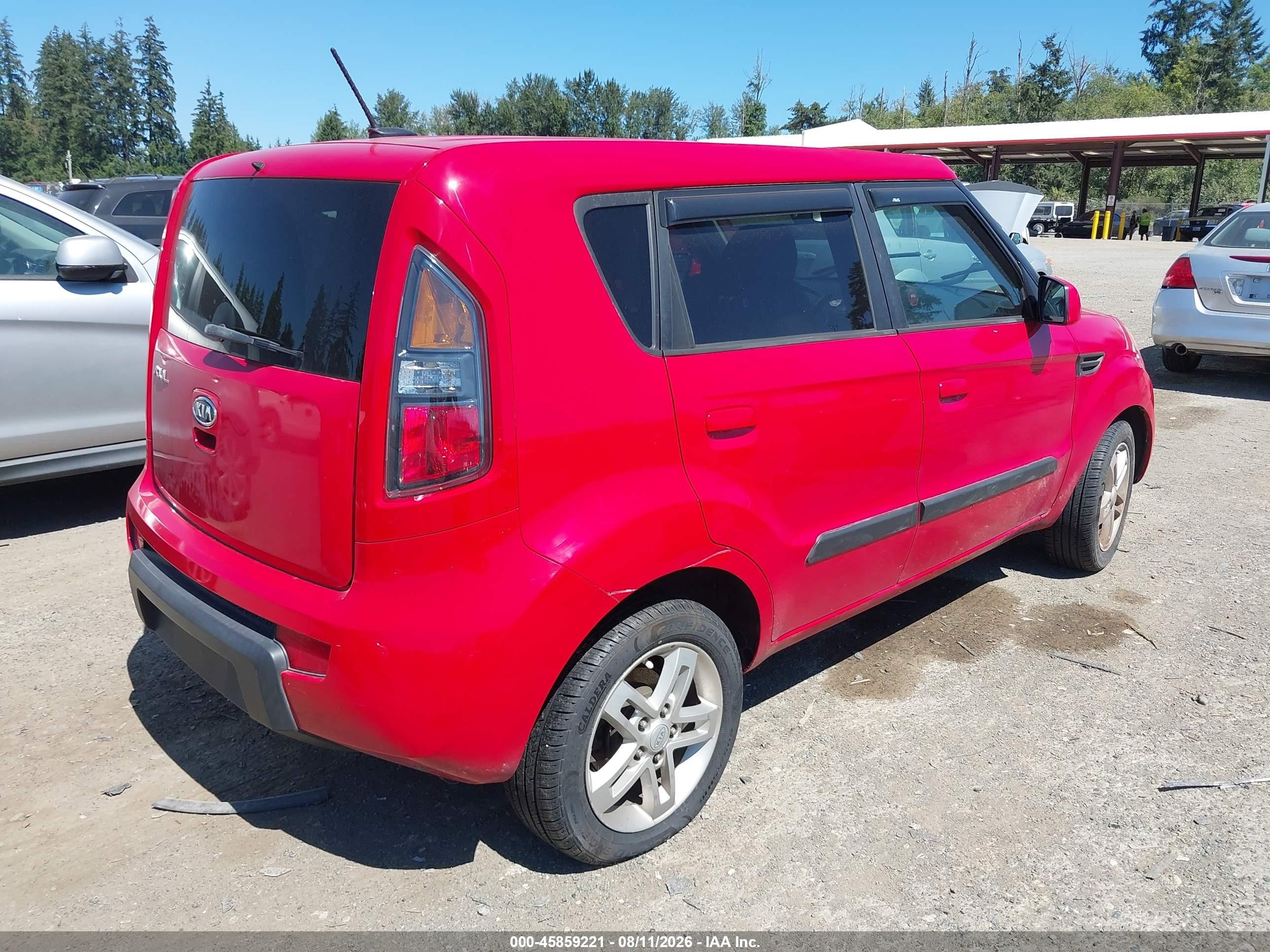 2010 Kia Soul + Red vin: KNDJT2A23A7059575