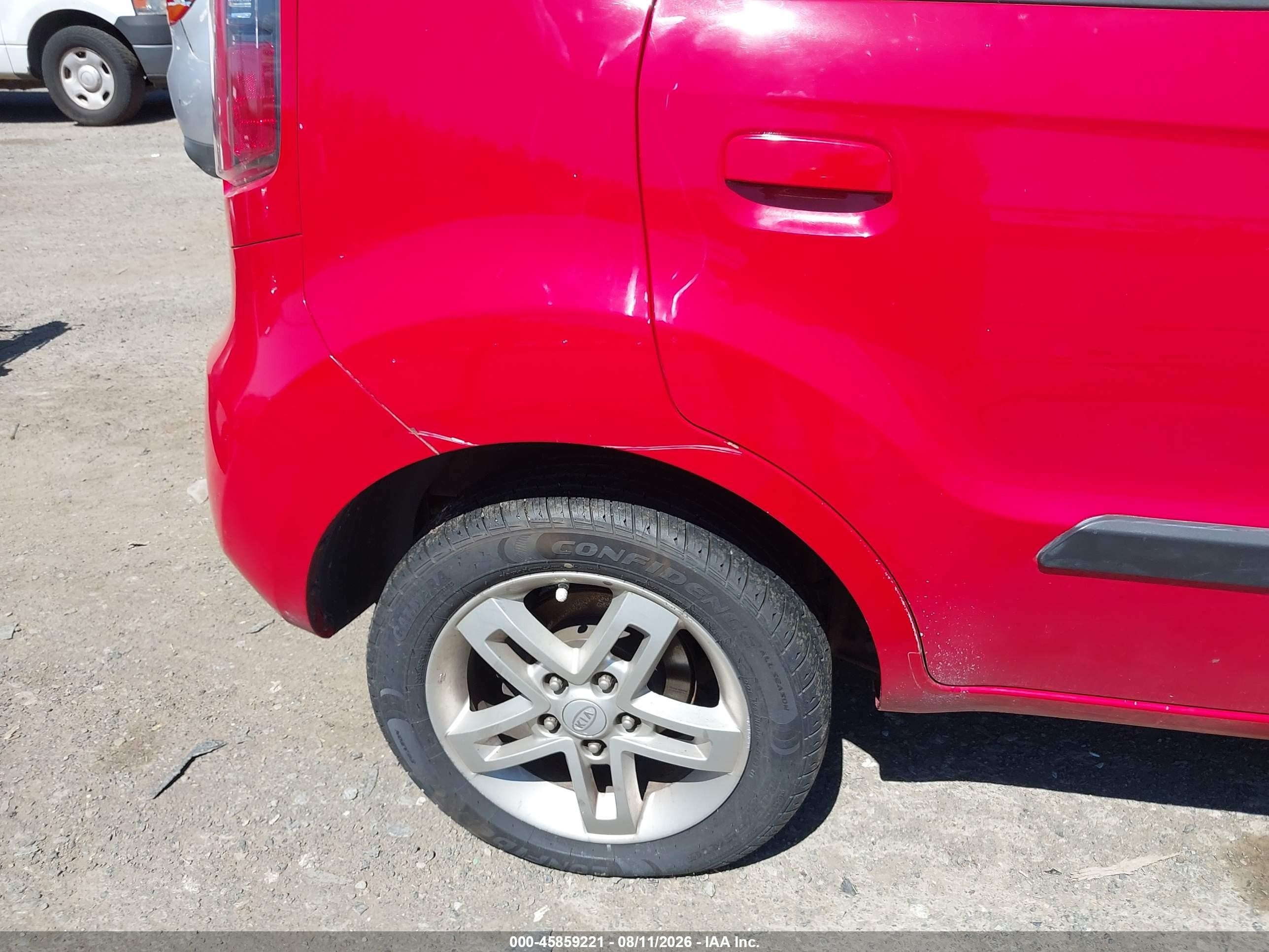 2010 Kia Soul + Red vin: KNDJT2A23A7059575