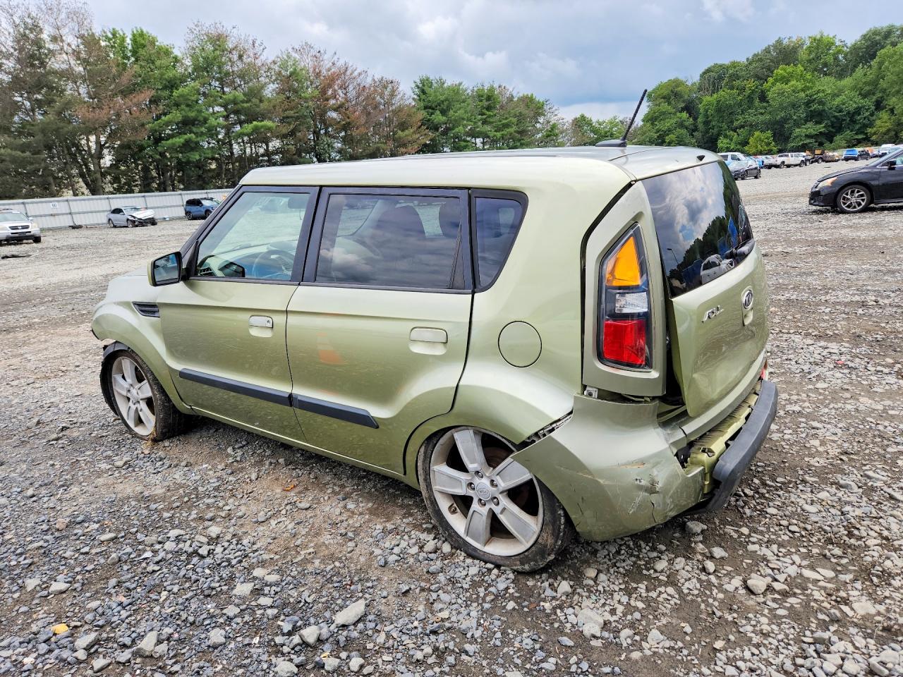 2010 Kia Soul + Green vin: KNDJT2A23A7074402