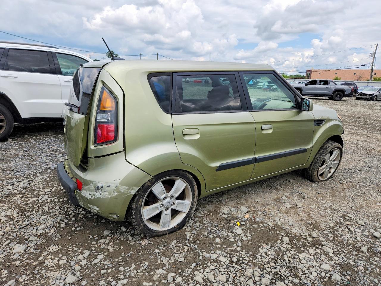 2010 Kia Soul + Green vin: KNDJT2A23A7074402