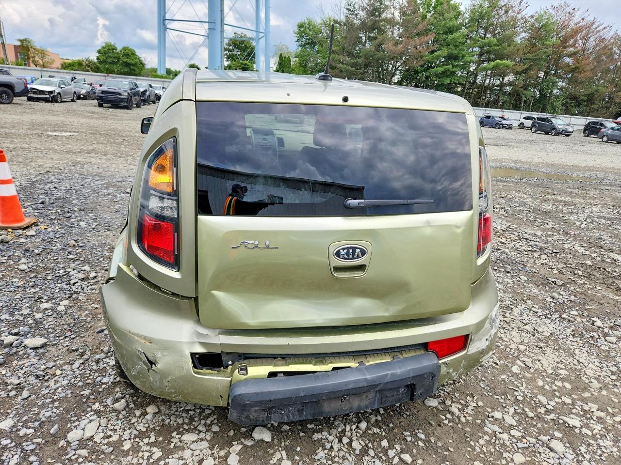2010 Kia Soul + Green vin: KNDJT2A23A7074402
