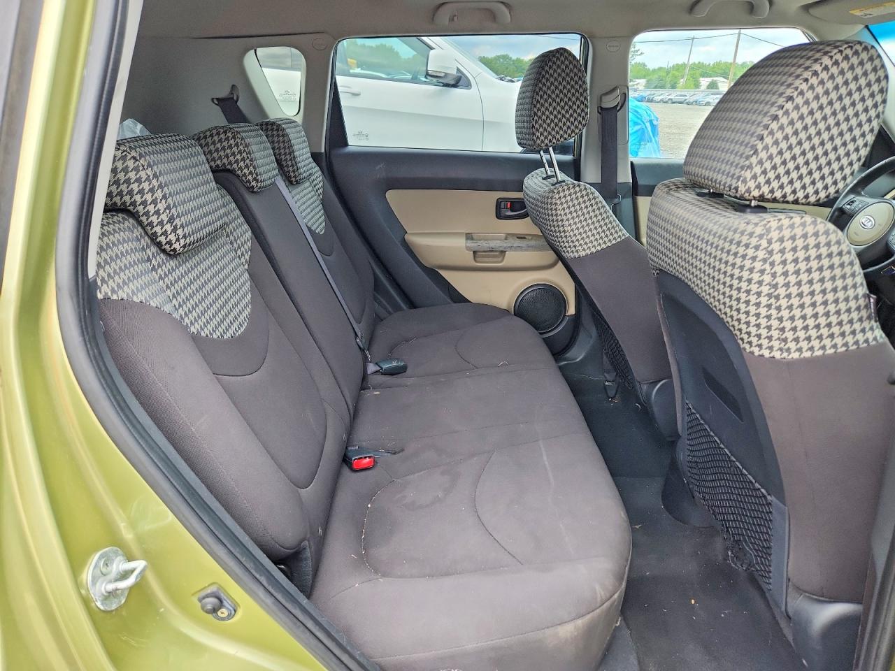 2010 Kia Soul + Green vin: KNDJT2A23A7074402