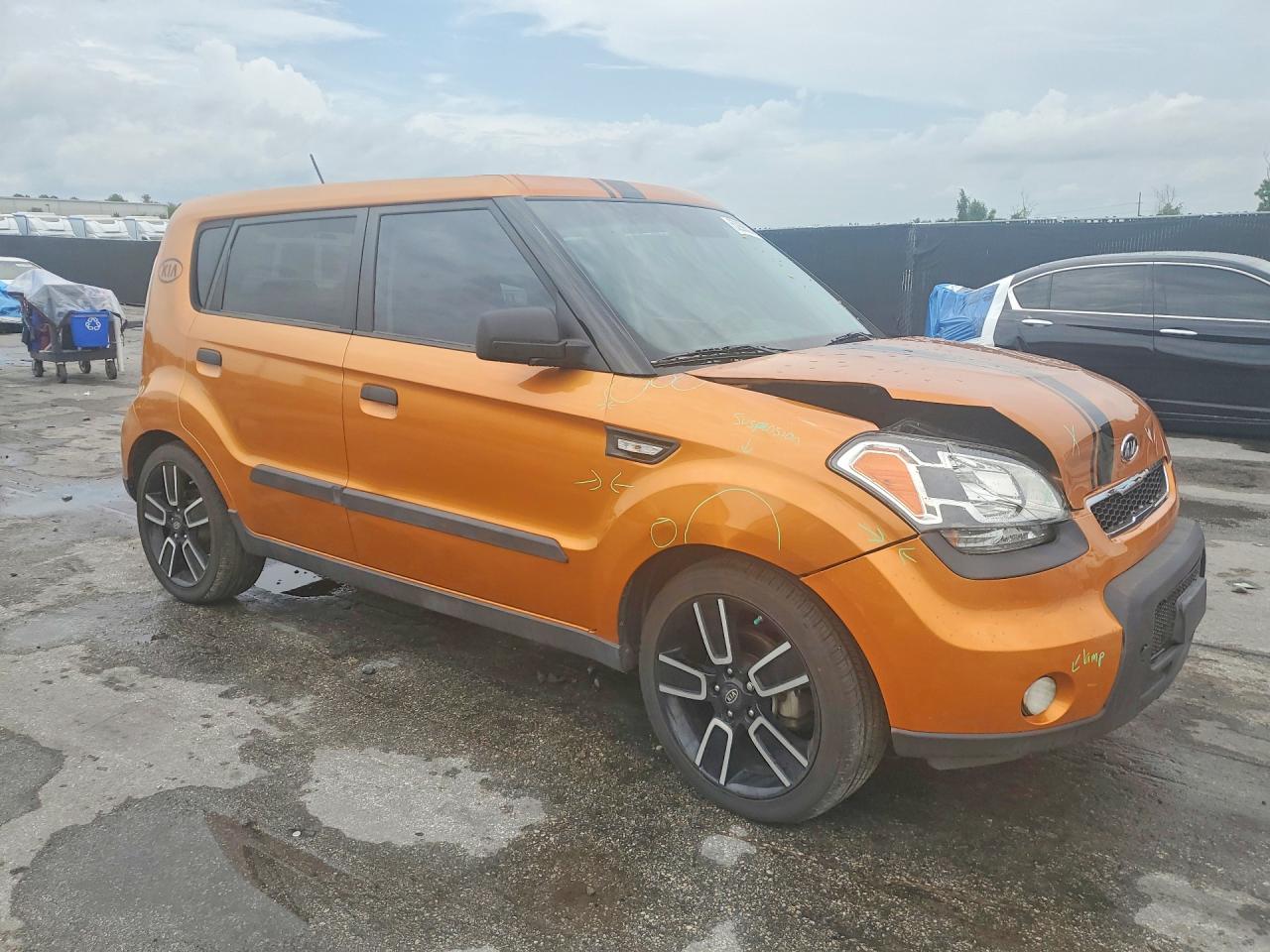 2010 Kia Soul + Orange vin: KNDJT2A23A7112419