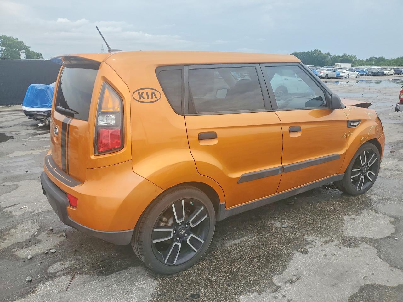 2010 Kia Soul + Orange vin: KNDJT2A23A7112419