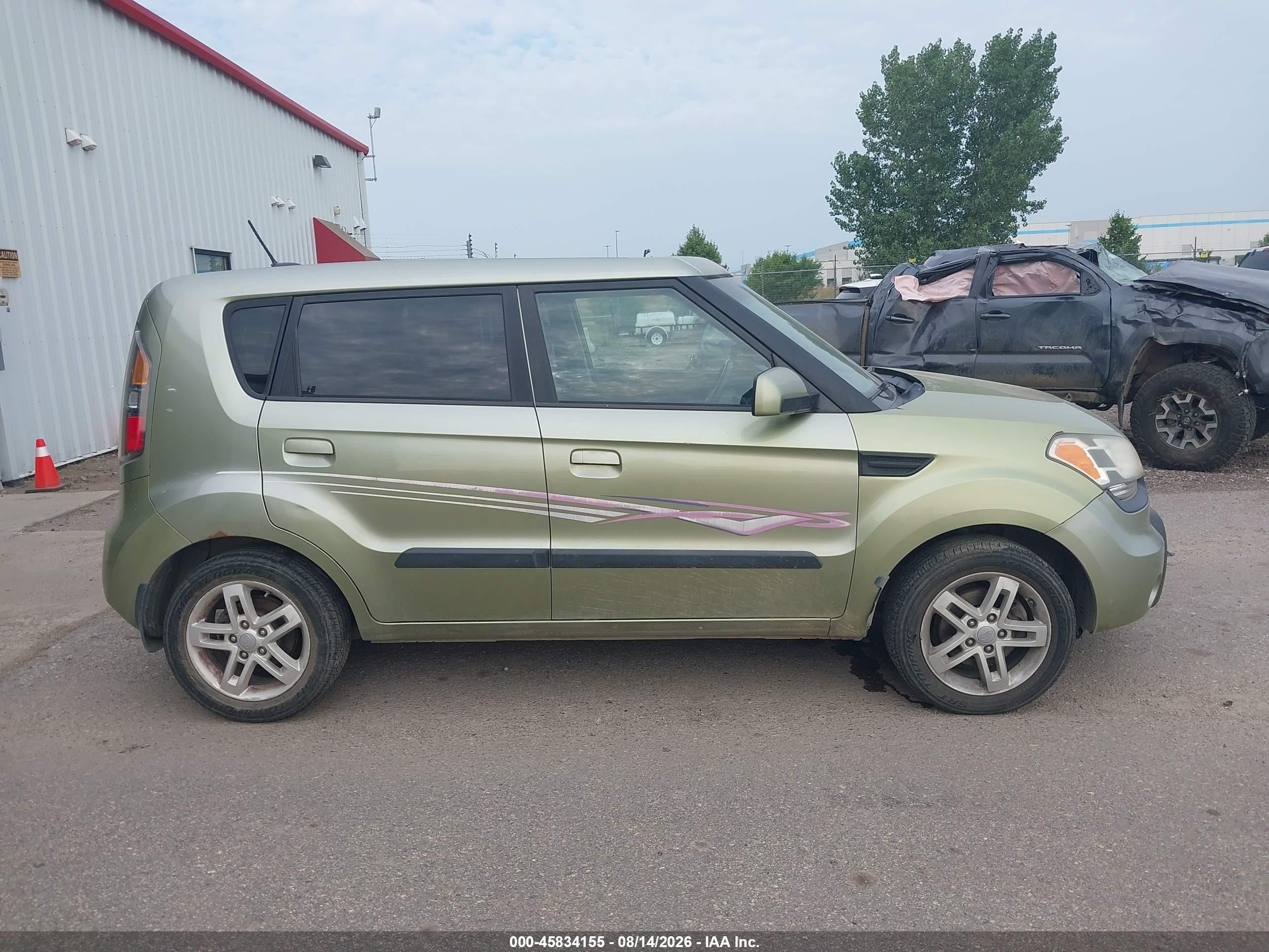 2010 Kia Soul + Green vin: KNDJT2A23A7146084
