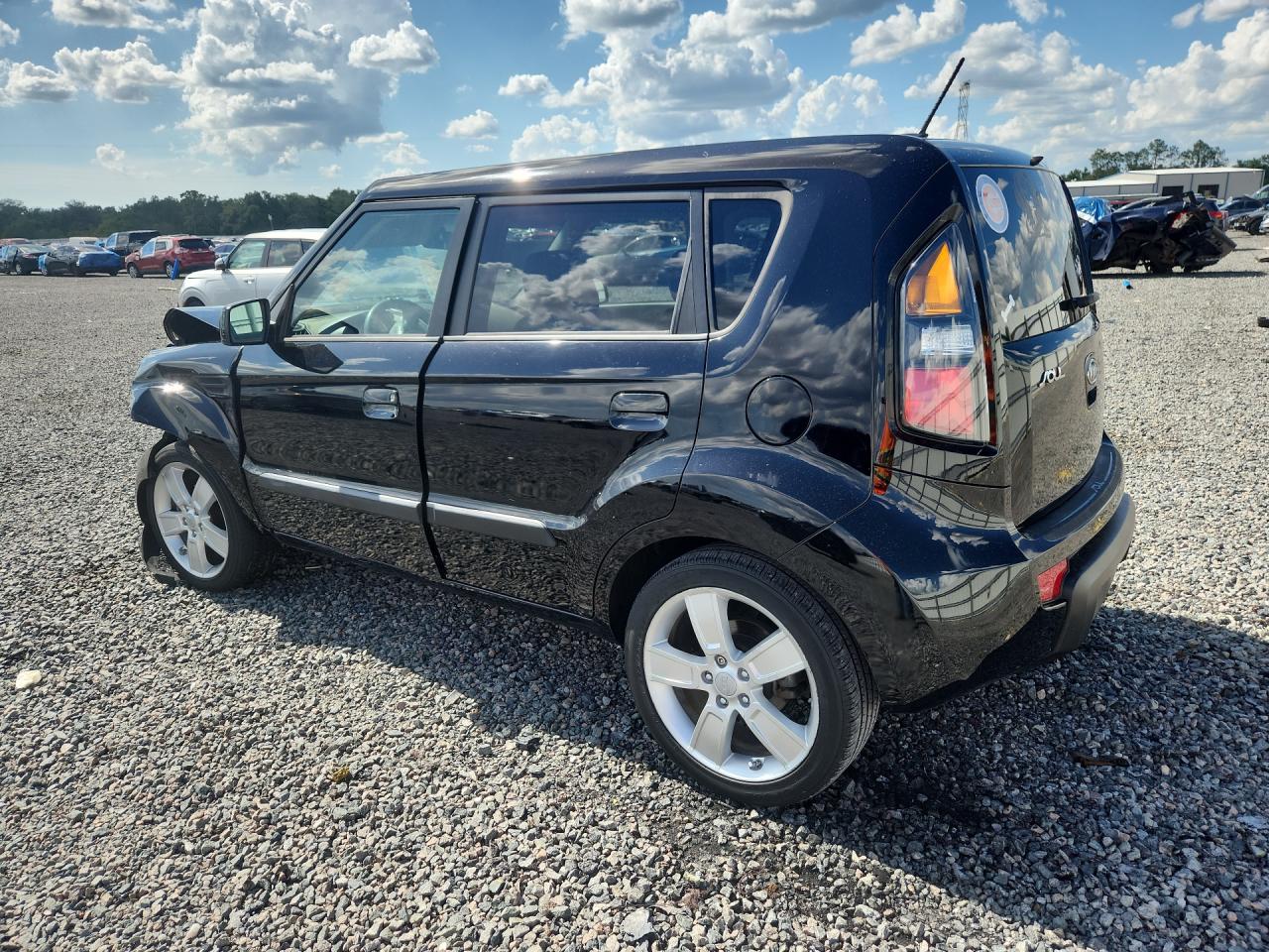 2010 Kia Soul + Black vin: KNDJT2A23A7183068