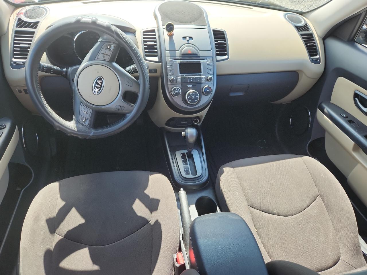 2010 Kia Soul + Black vin: KNDJT2A23A7183068