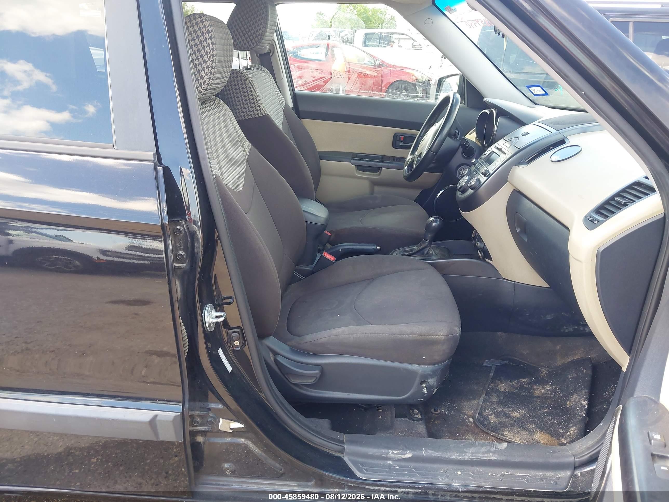 2011 Kia Soul ! Black vin: KNDJT2A23B7203014