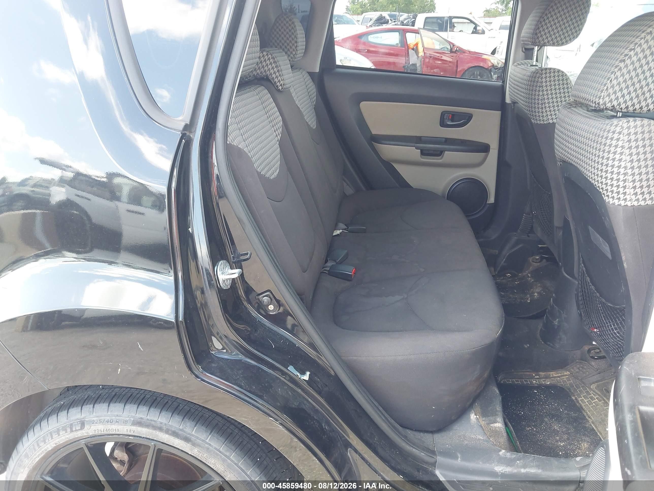 2011 Kia Soul ! Black vin: KNDJT2A23B7203014