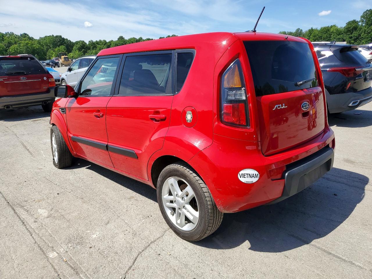 2011 Kia Soul + Красный vin: KNDJT2A23B7215146