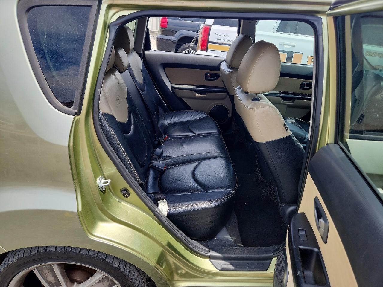 2011 Kia Soul ! Green vin: KNDJT2A23B7217446