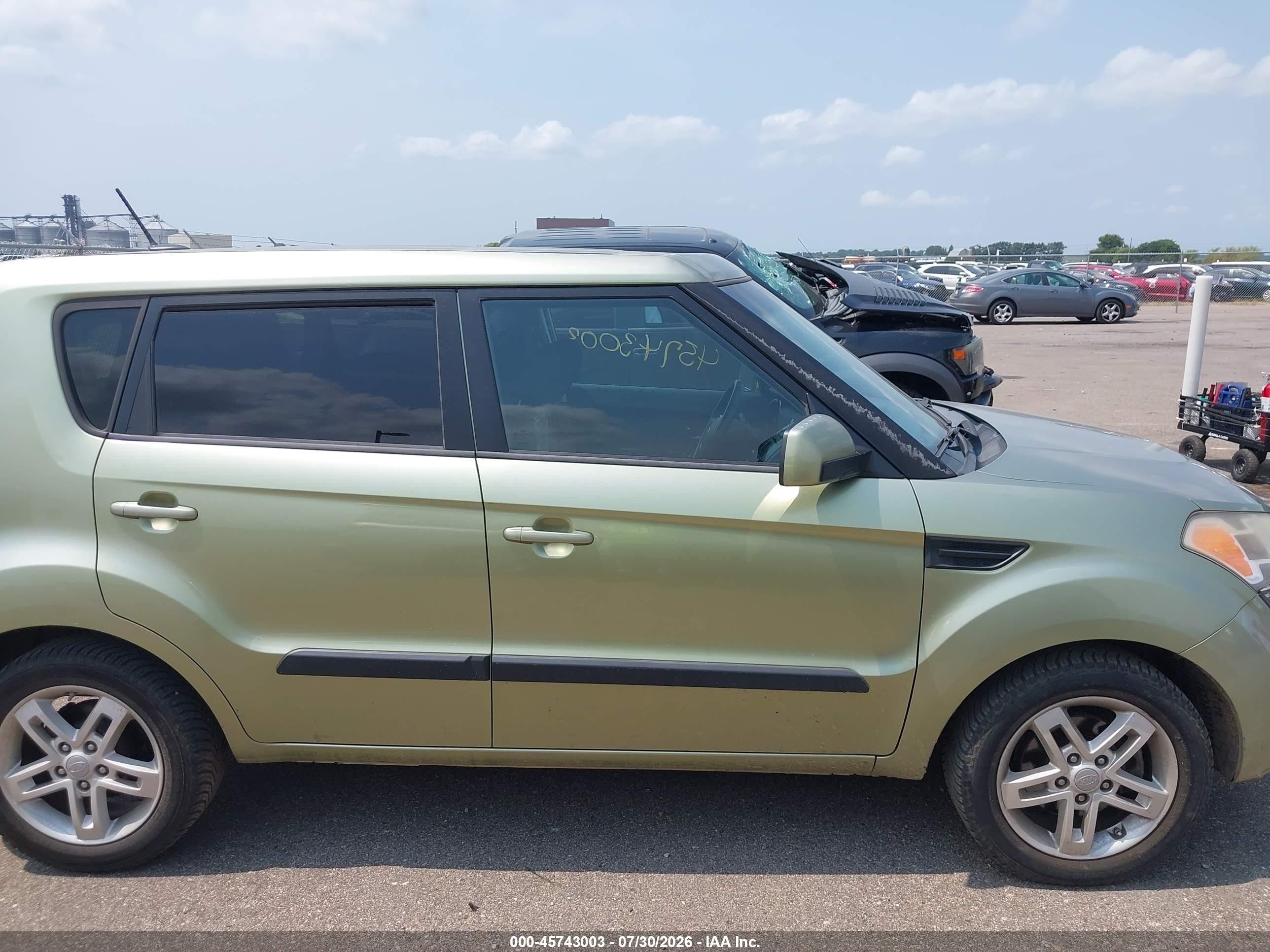 2011 Kia Soul + Green vin: KNDJT2A23B7259759