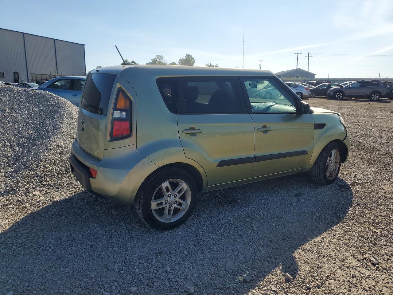 2011 Kia Soul + Green vin: KNDJT2A23B7260491