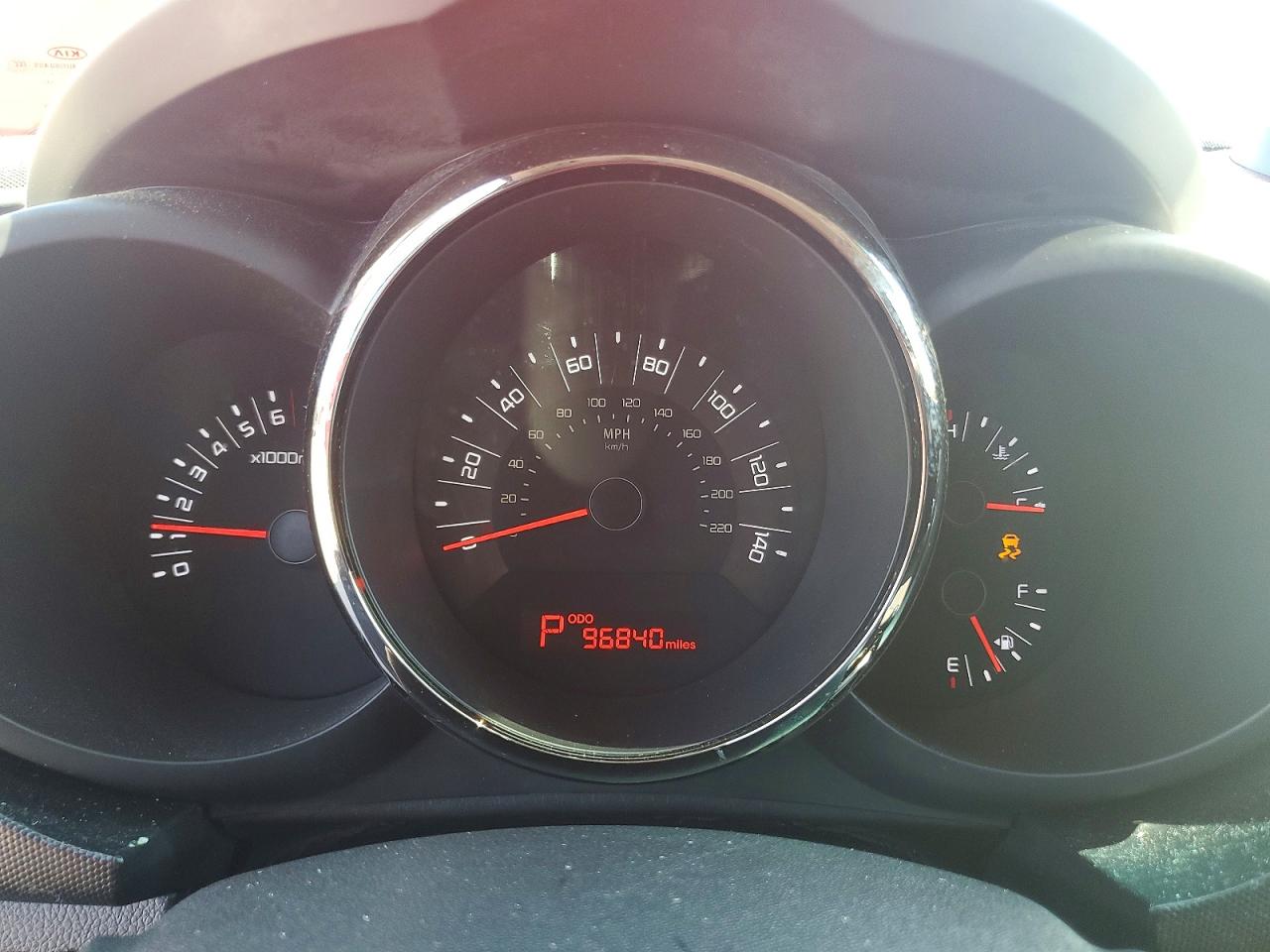 2011 Kia Soul + Red vin: KNDJT2A23B7292065