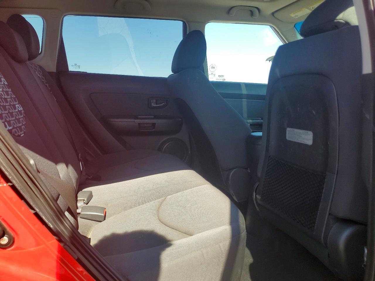 2011 Kia Soul + Red vin: KNDJT2A23B7292065