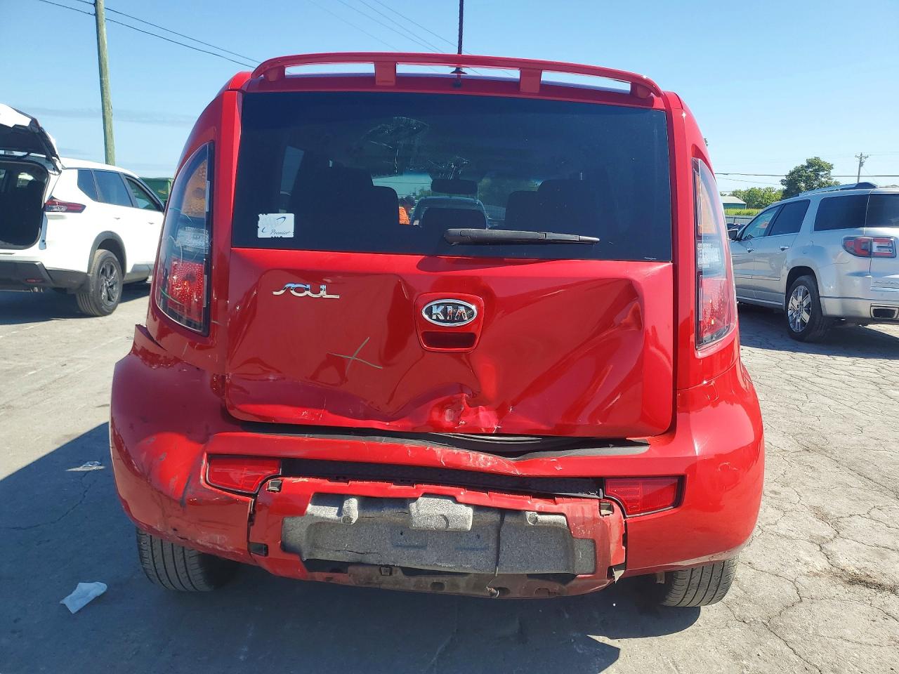 2011 Kia Soul + Red vin: KNDJT2A23B7292065